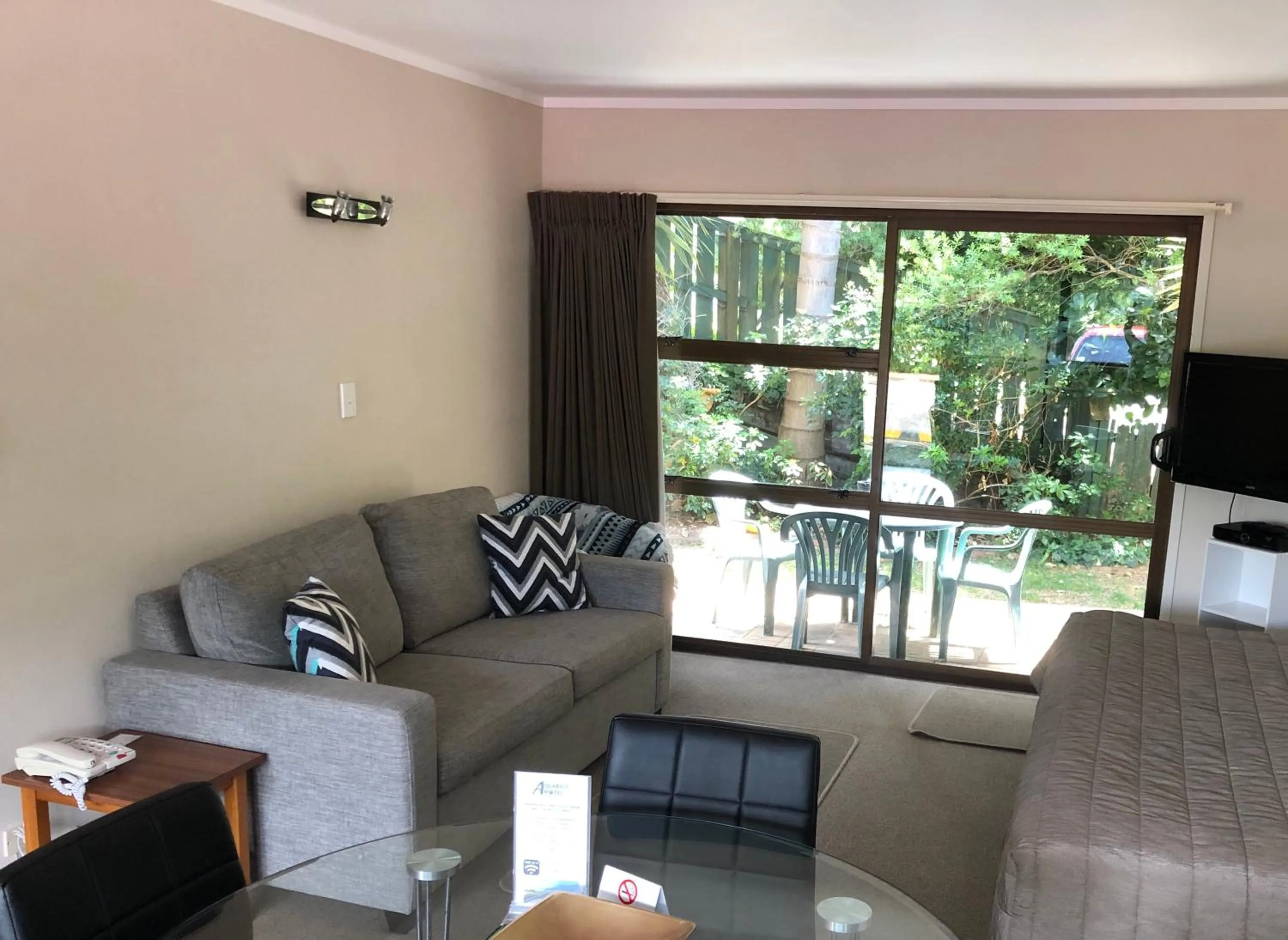 Living room in Aquarius Motel