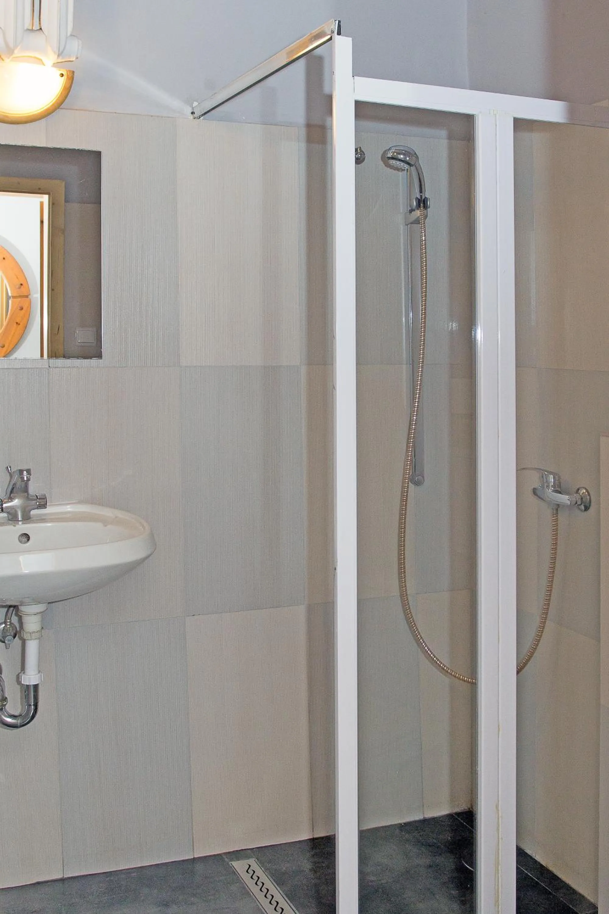 Shower in Hotel Karkonosze