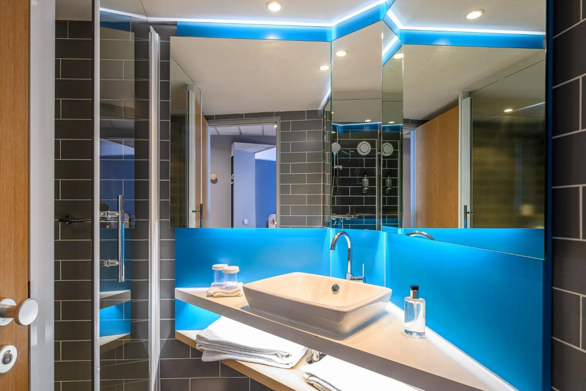 Bathroom in Holiday Inn Express Mechelen City Centre by IHG