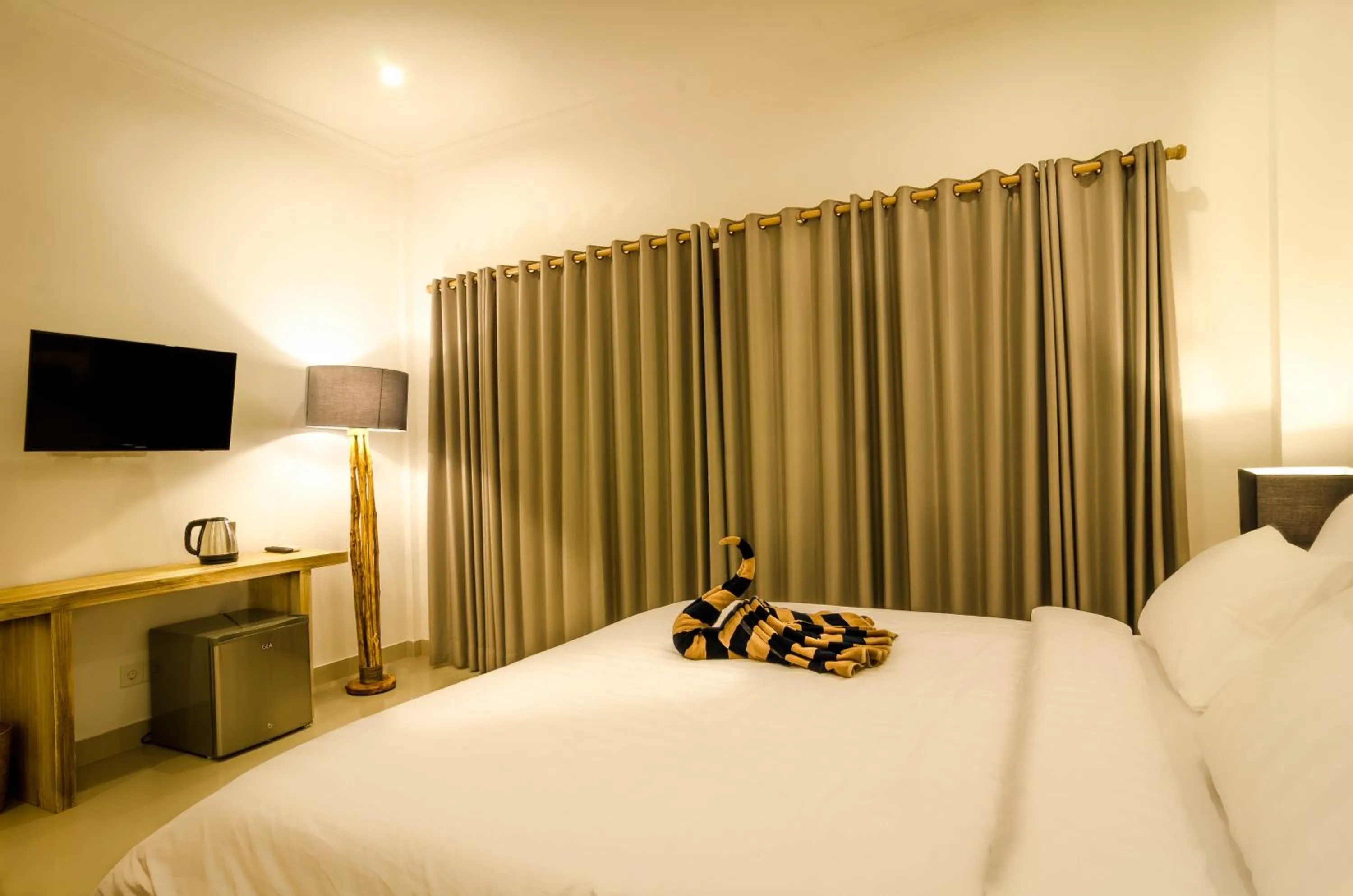 Bed in Blue Marlin Dive Resort Trawangan