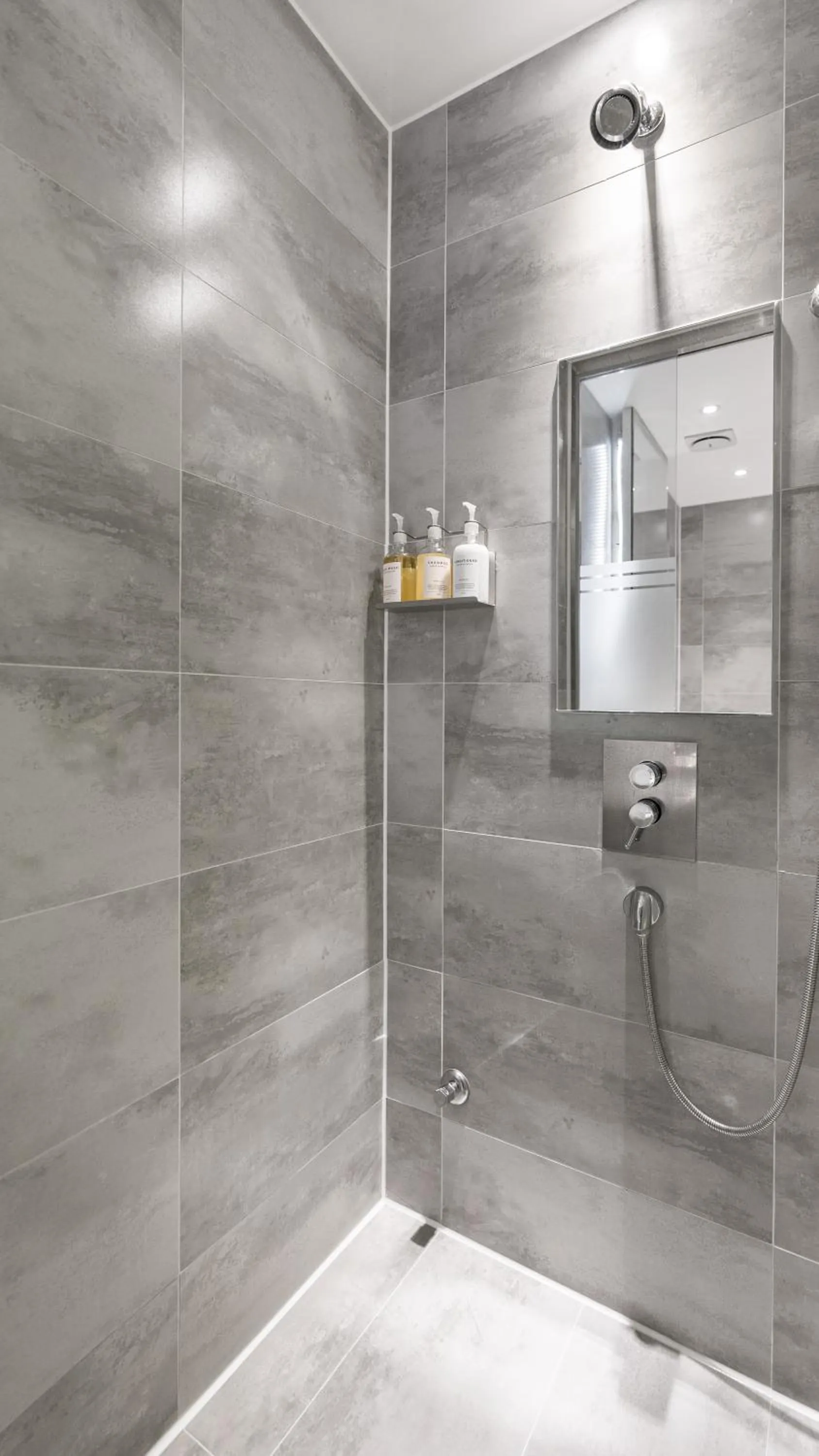 Shower in Hotel Schweizer Dorf Cheonan