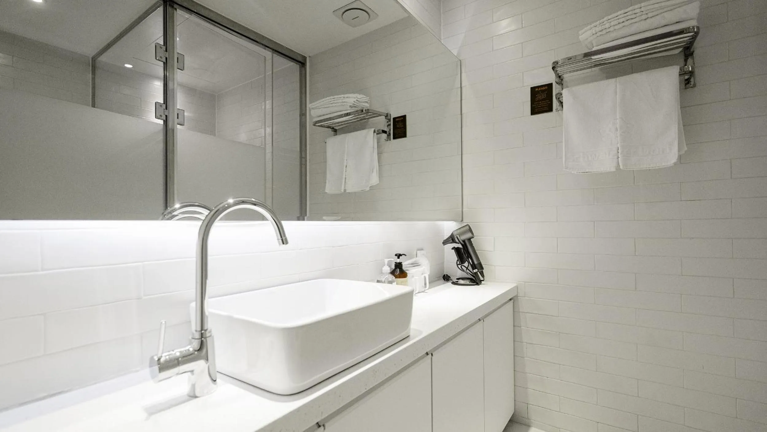 Shower in Hotel Schweizer Dorf Cheonan