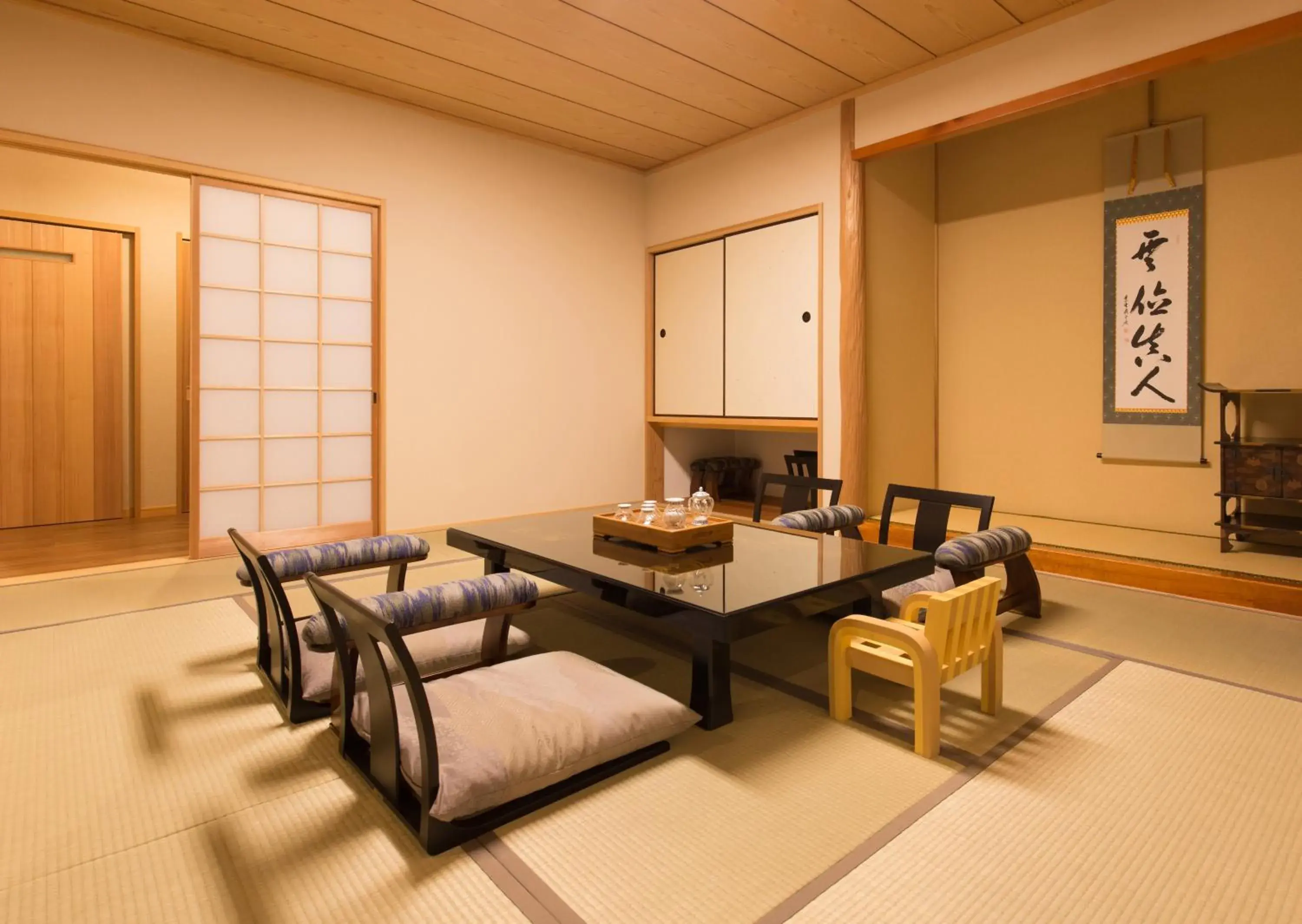 Premium Western-Style Room with Tatami Area with Indoor Bath and Open-Air Bath with Swimming Pool (Only Summer) - Tsutsuji - in Kannawaen Premium Western-Style Room with Tatami Area with Indoor Bath and Open-Air Bath with Swimming Pool (Only Summer) - Tsutsuji - in Kannawaen