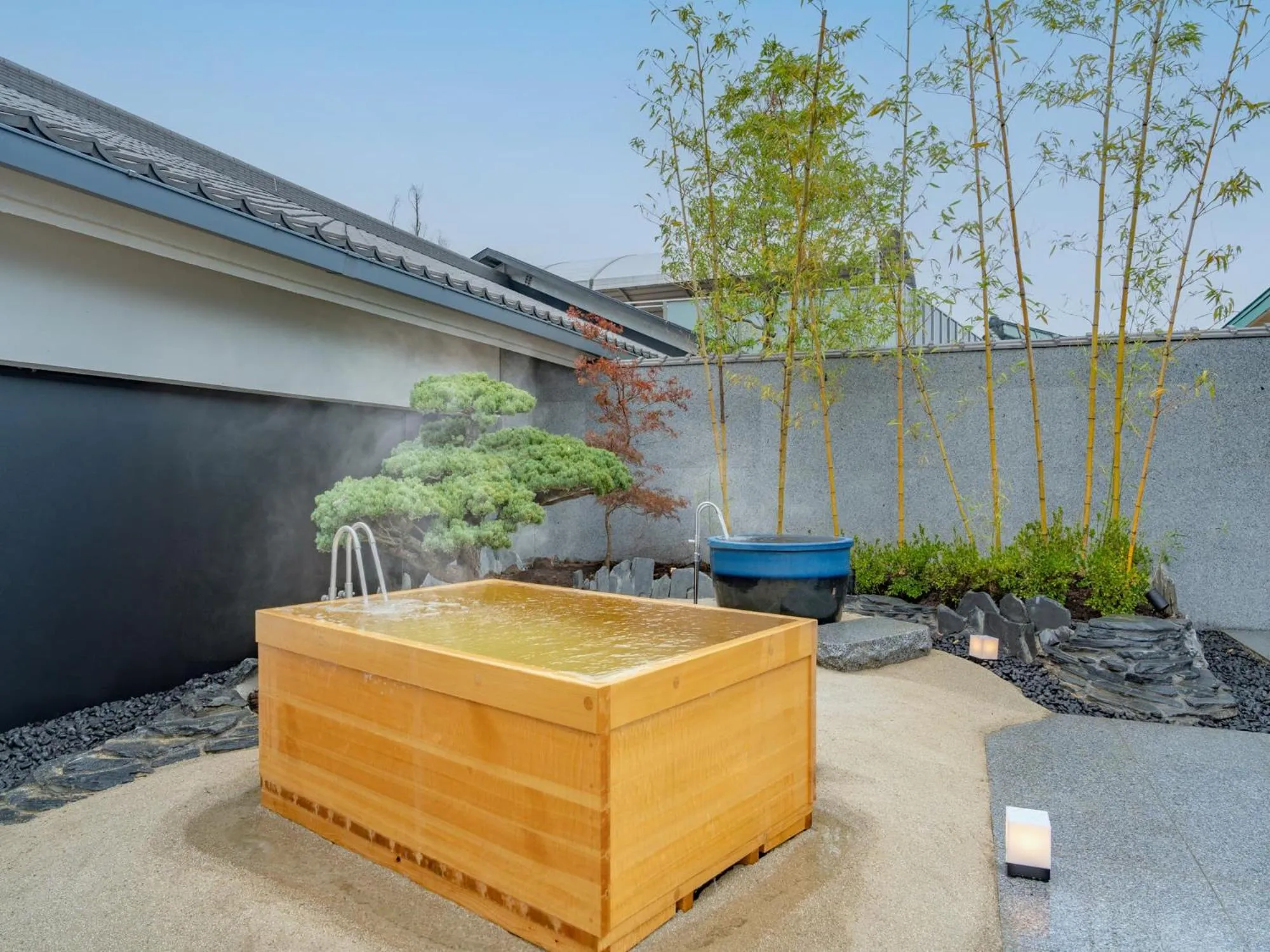Hot Spring Bath in Kannawaen