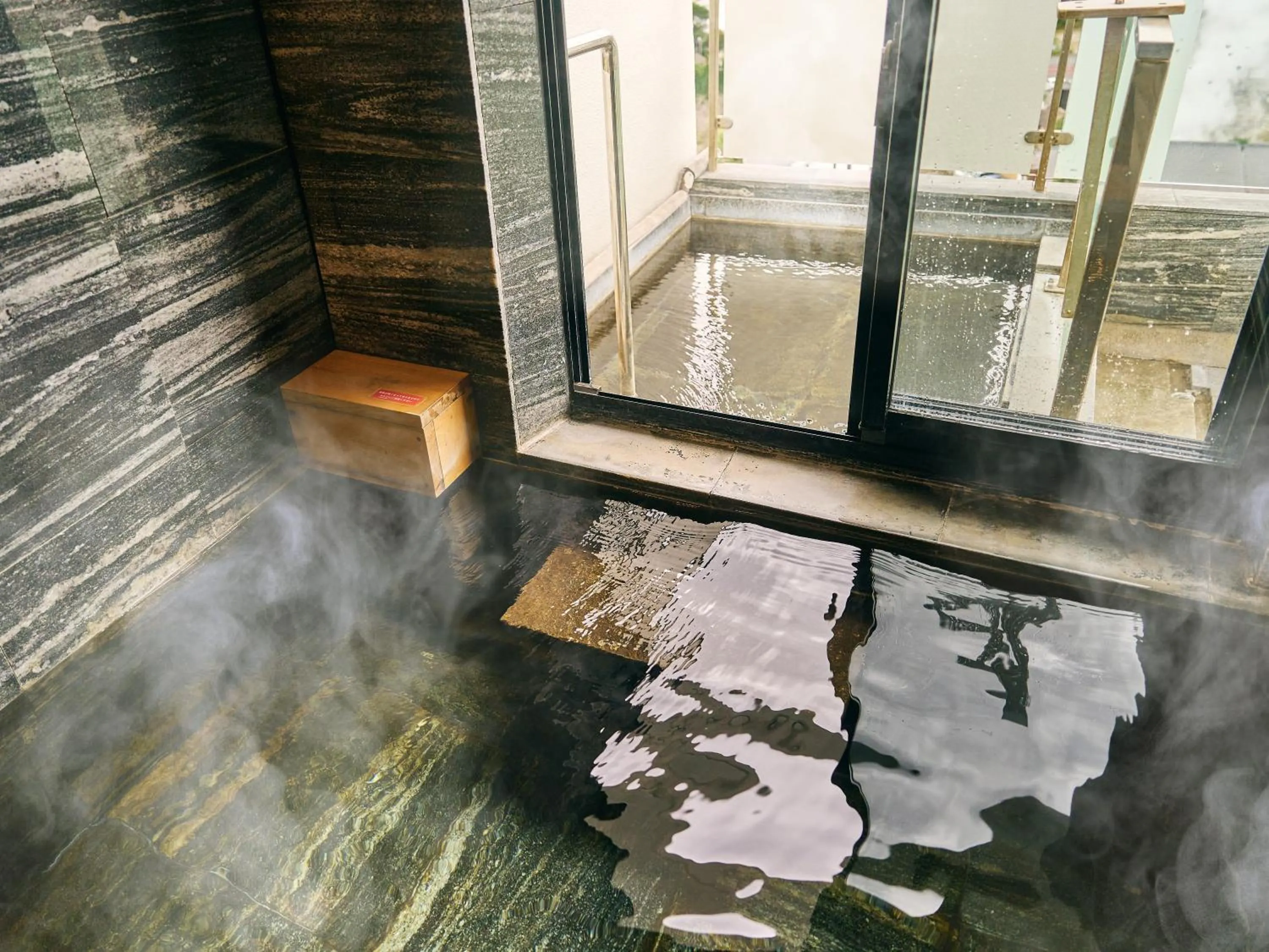 Hot Spring Bath in Kannawaen