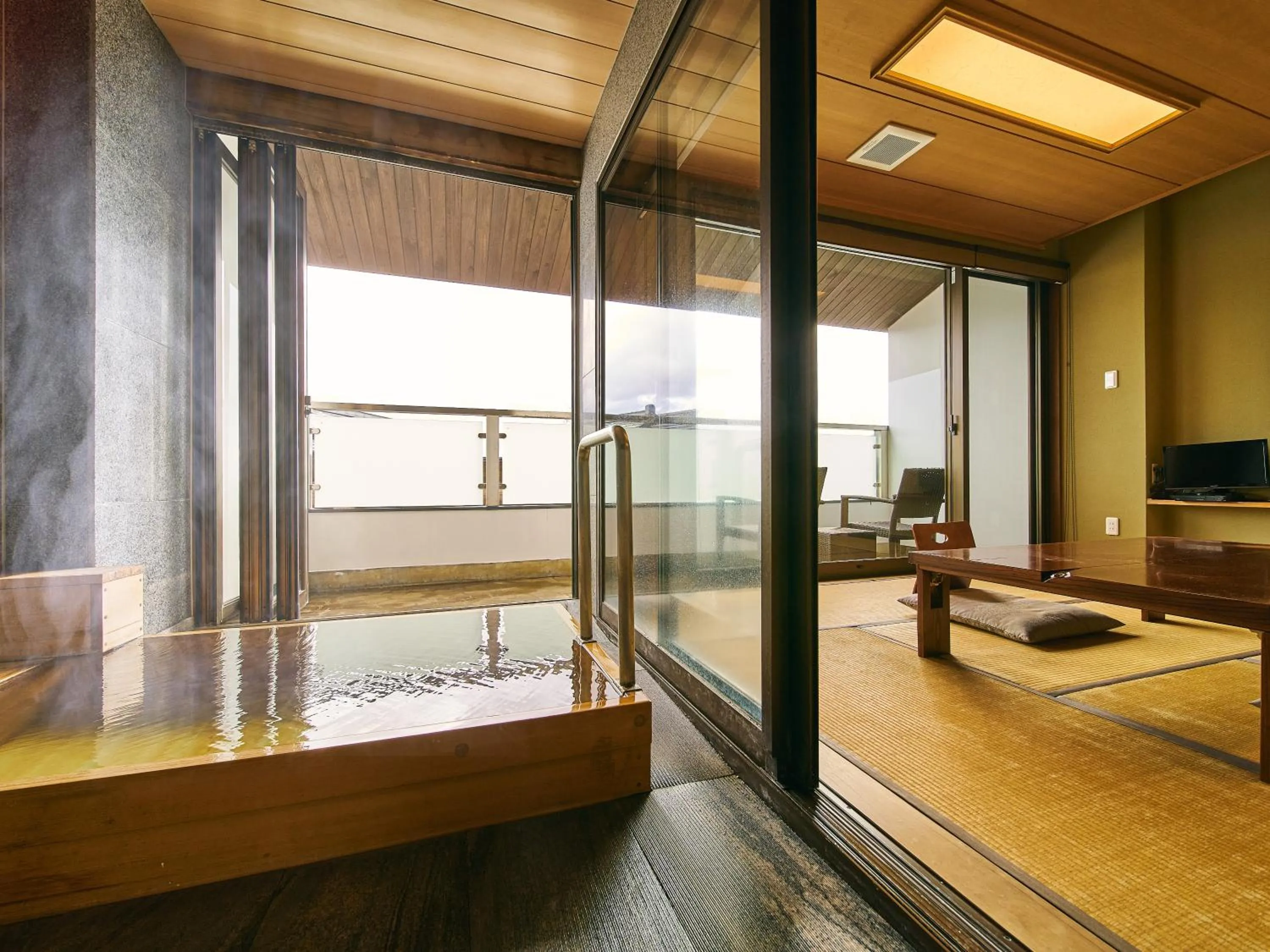 Hot Spring Bath in Kannawaen