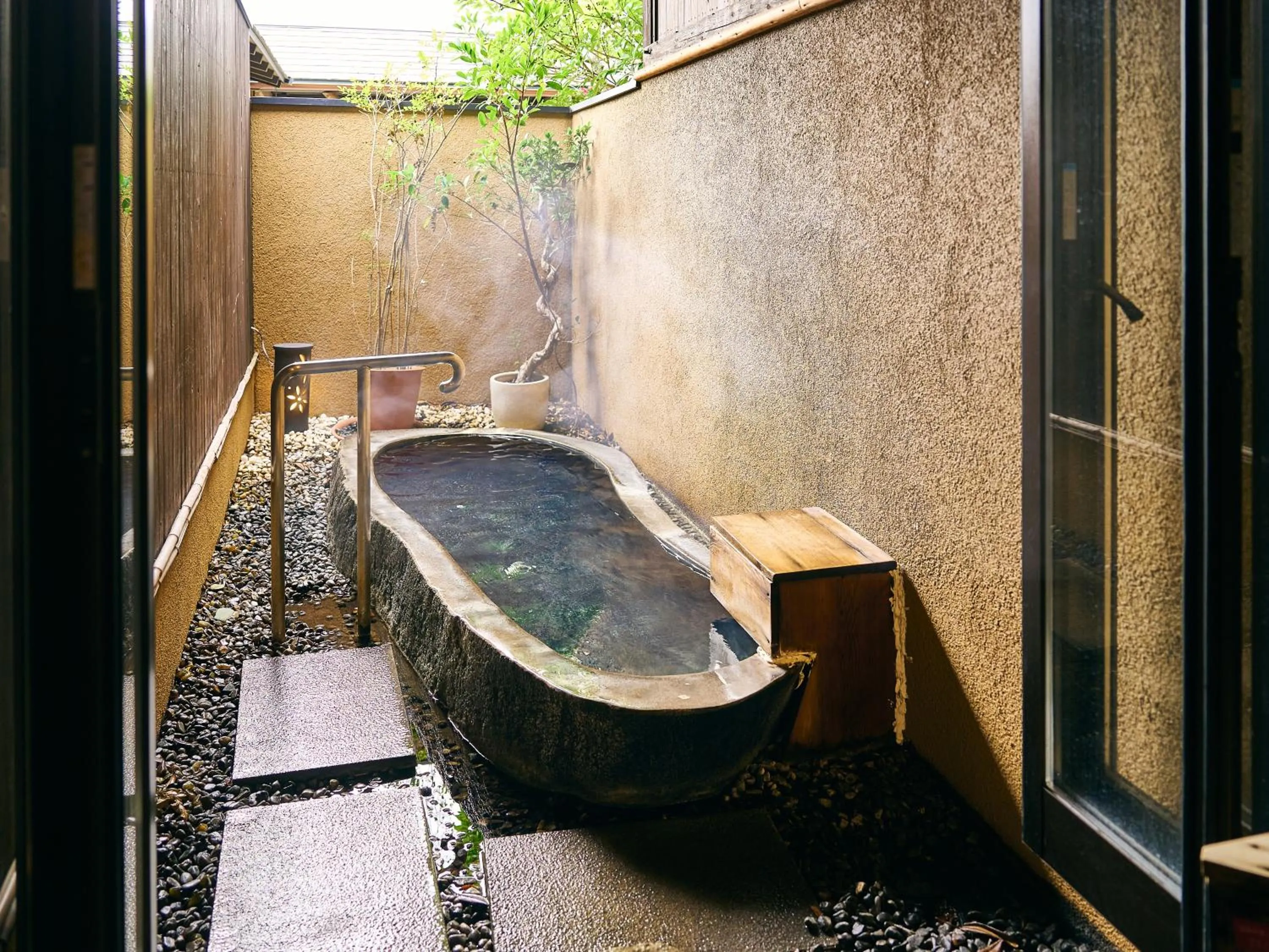 Hot Spring Bath in Kannawaen