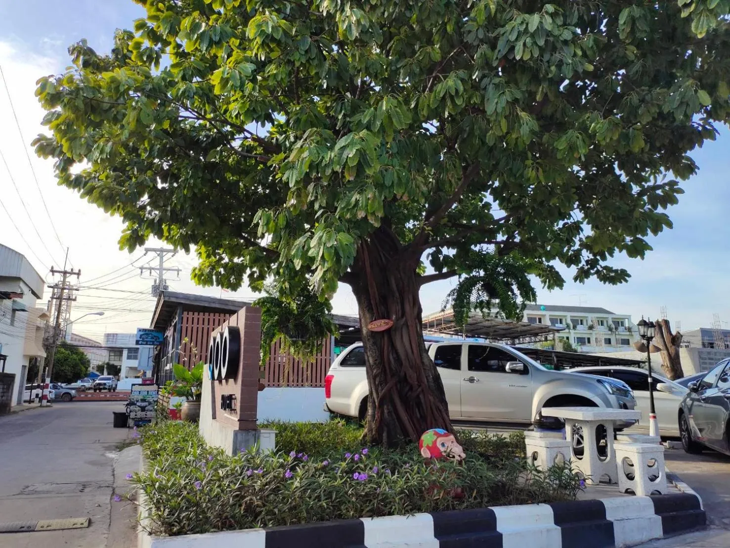 Parking in Qoo Hotel