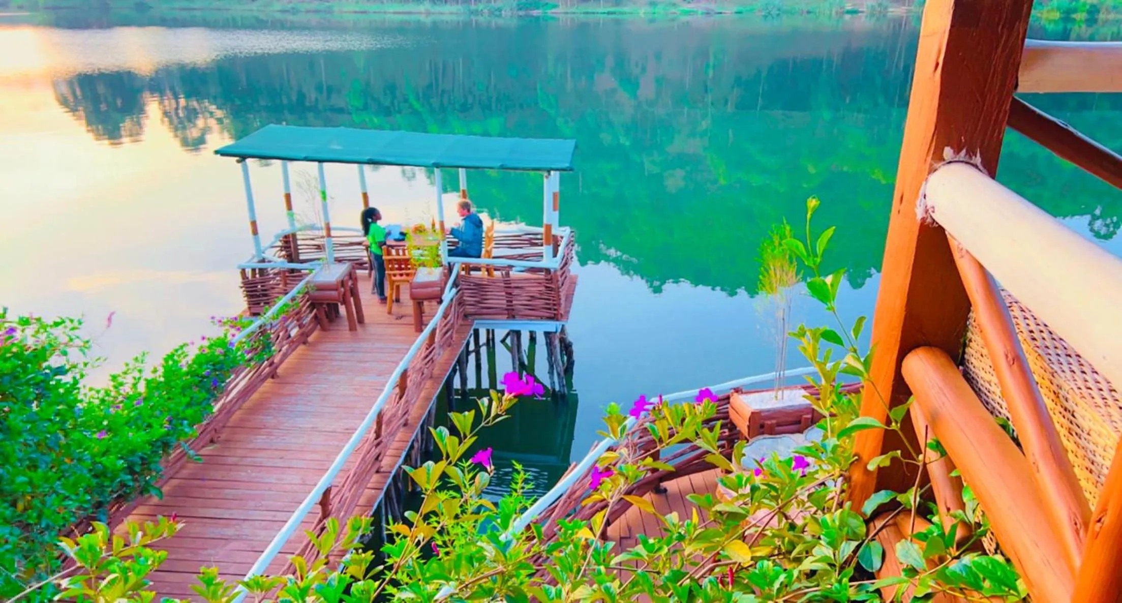 Restaurant/places to eat in Lake Bunyonyi Rock Resort