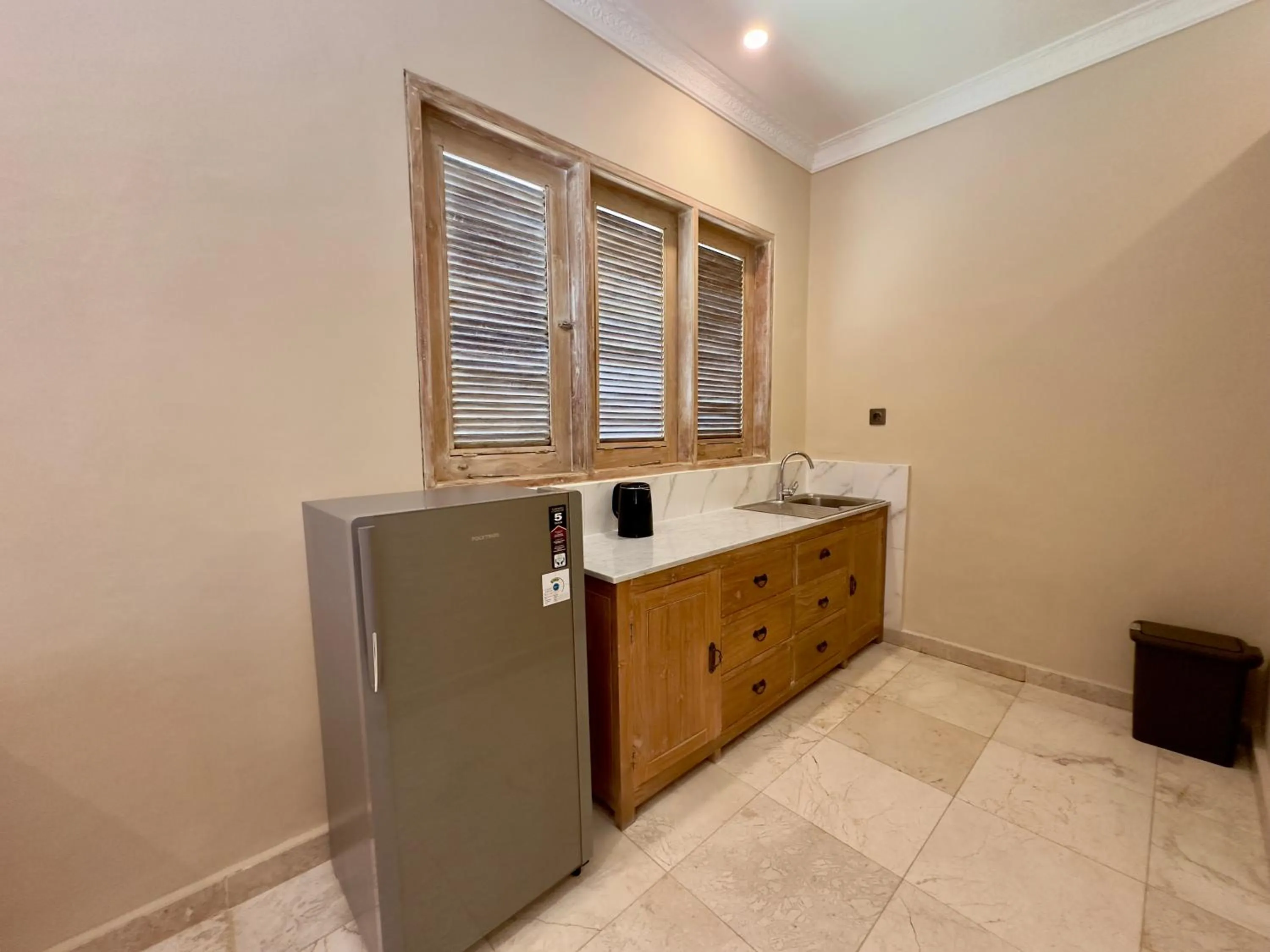 Kitchen or kitchenette in Honeymoon Guesthouse