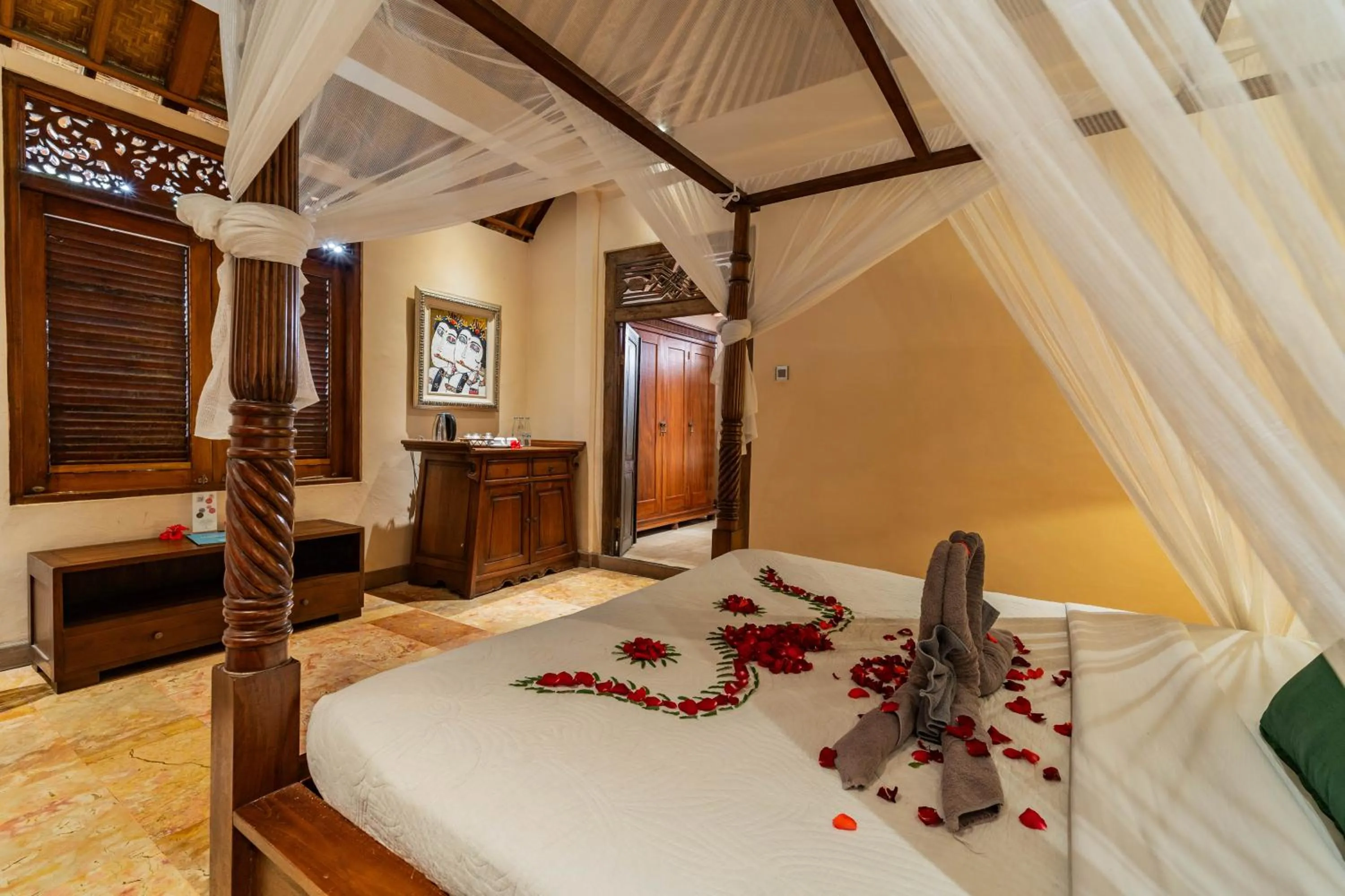 Photo of the whole room, Bed in Honeymoon Guesthouse