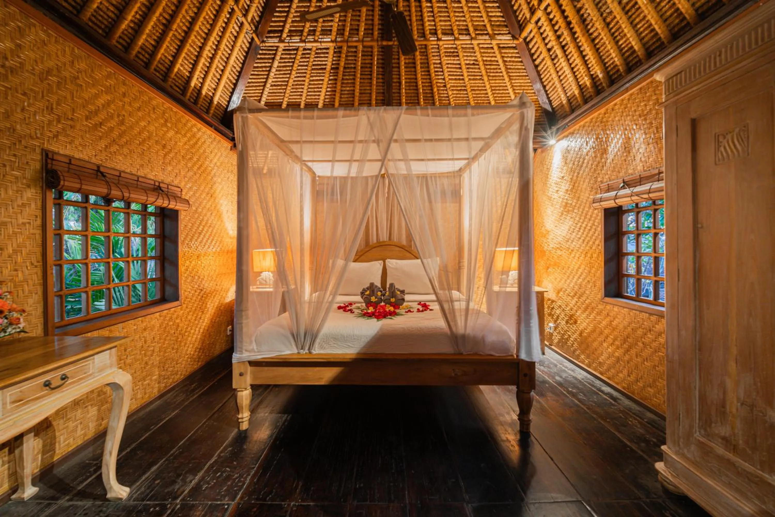 Photo of the whole room, Bed in Honeymoon Guesthouse