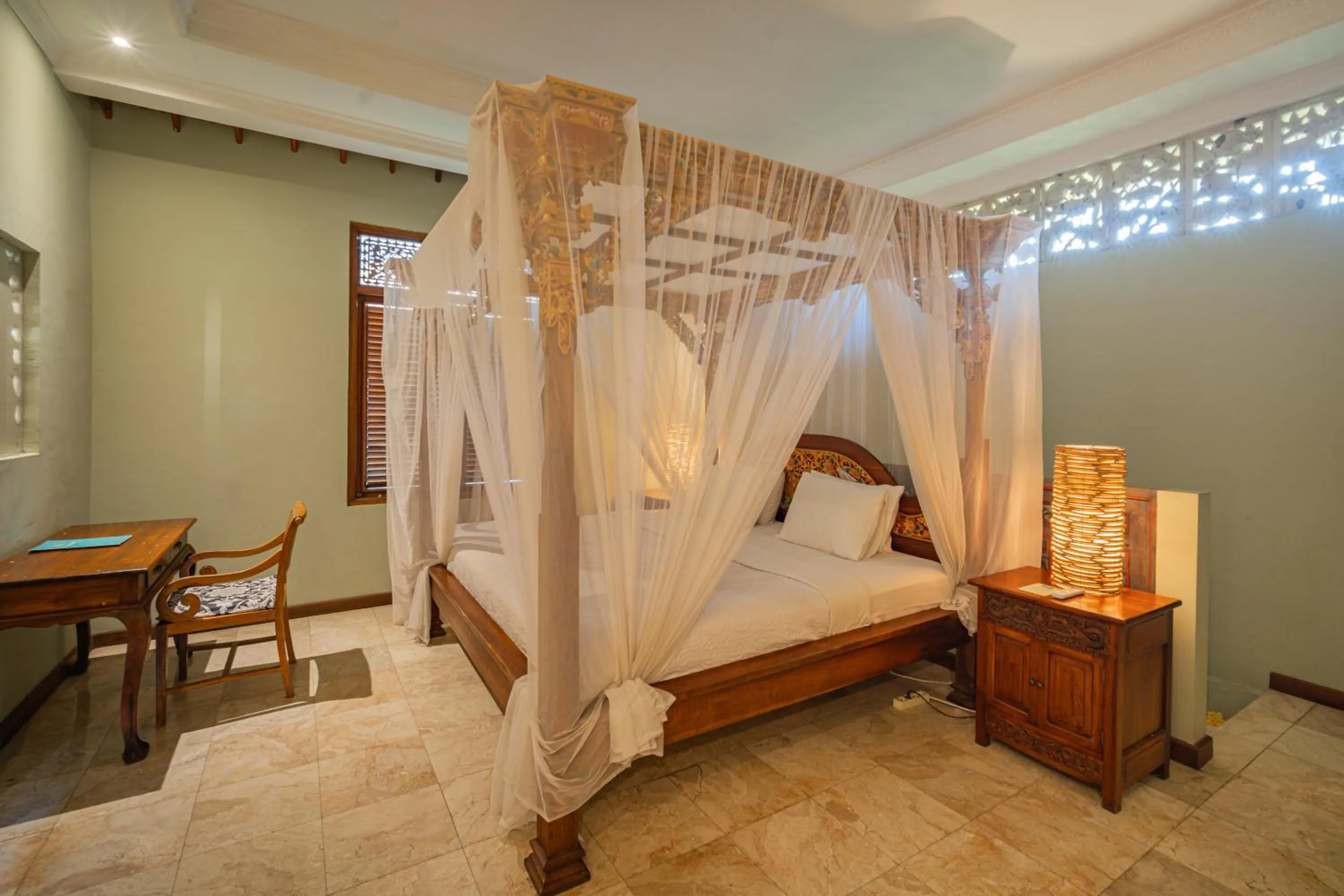 Photo of the whole room, Bed in Honeymoon Guesthouse