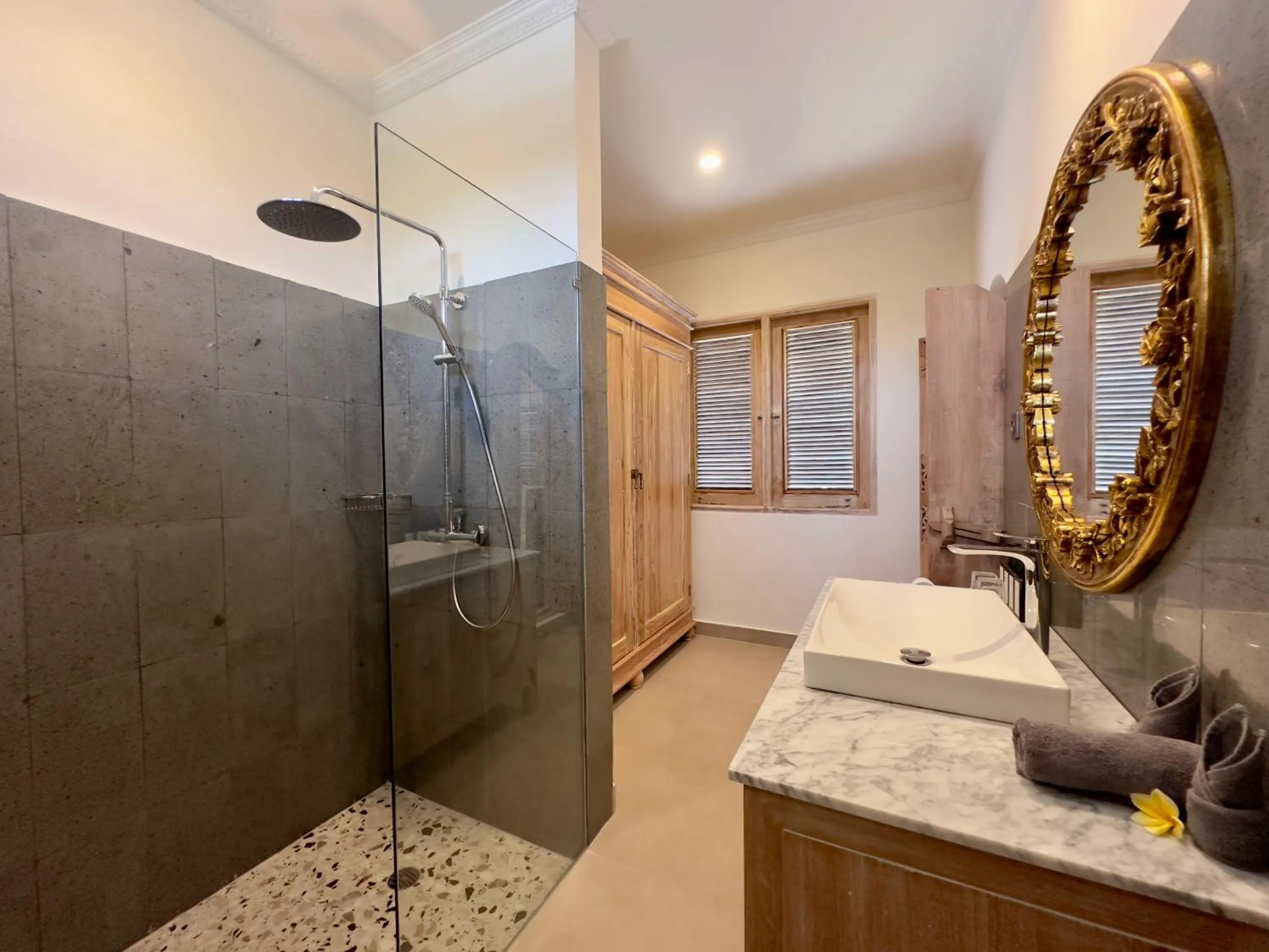 Shower in Honeymoon Guesthouse