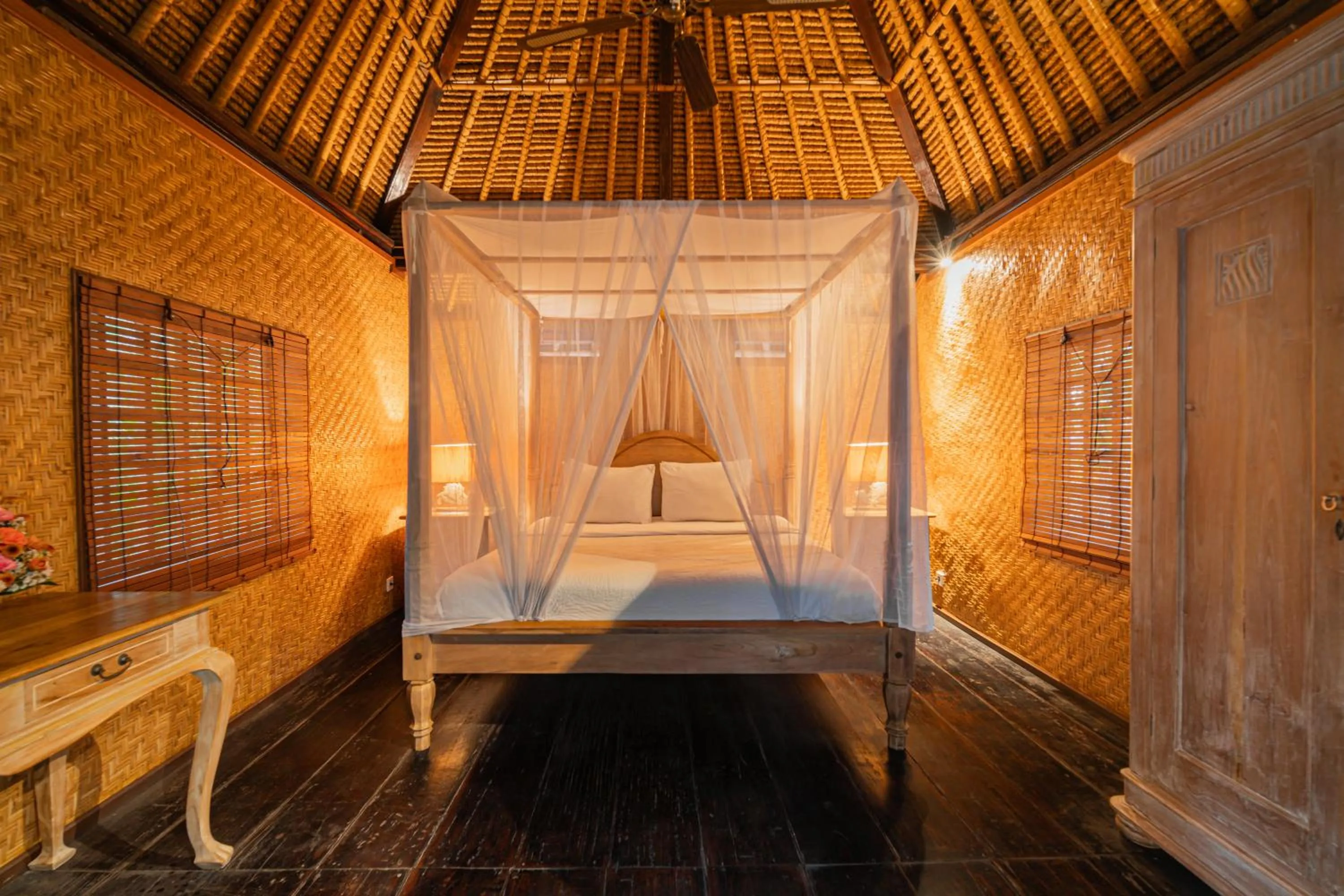 Photo of the whole room, Bed in Honeymoon Guesthouse