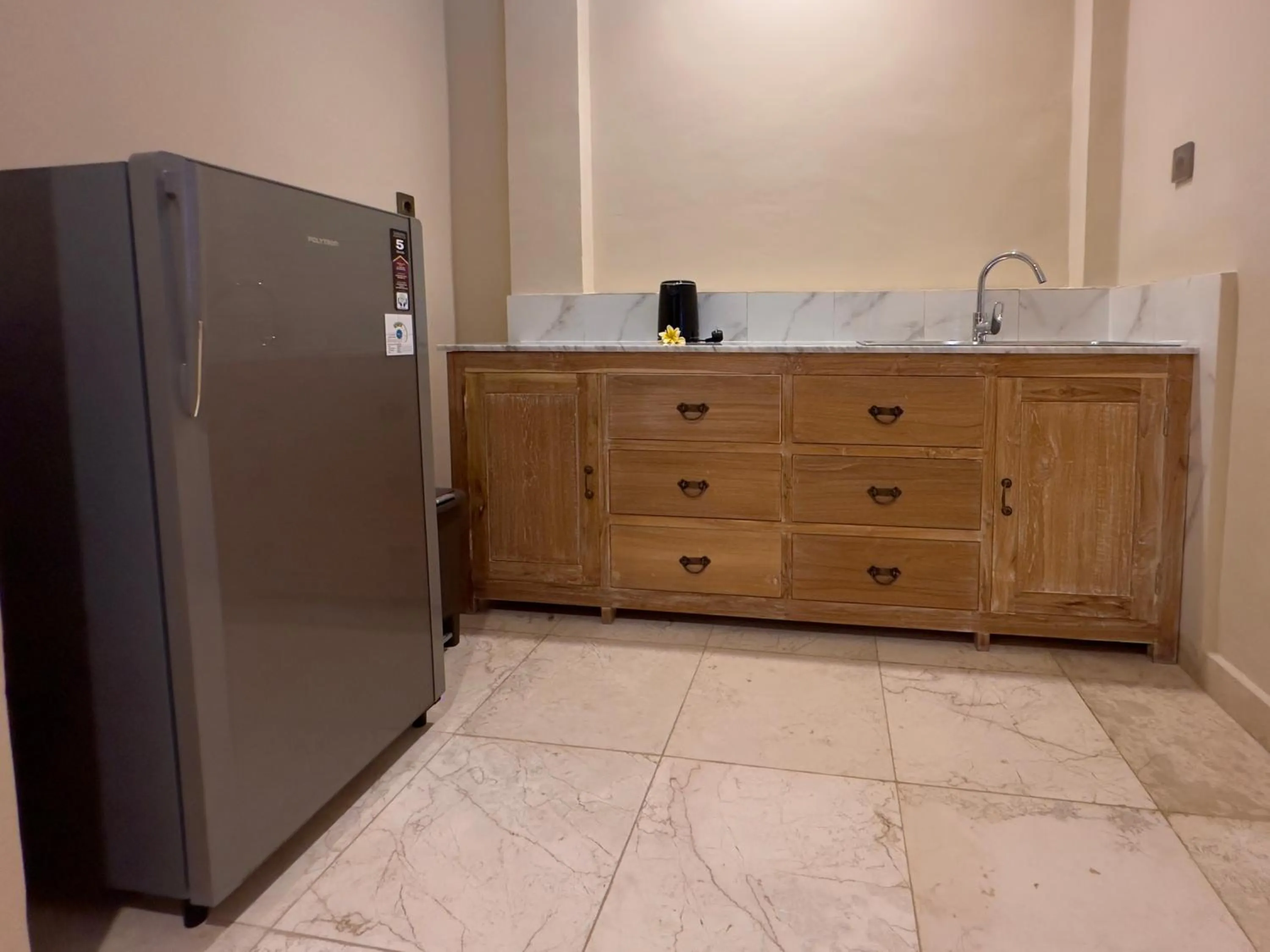 Kitchen or kitchenette in Honeymoon Guesthouse