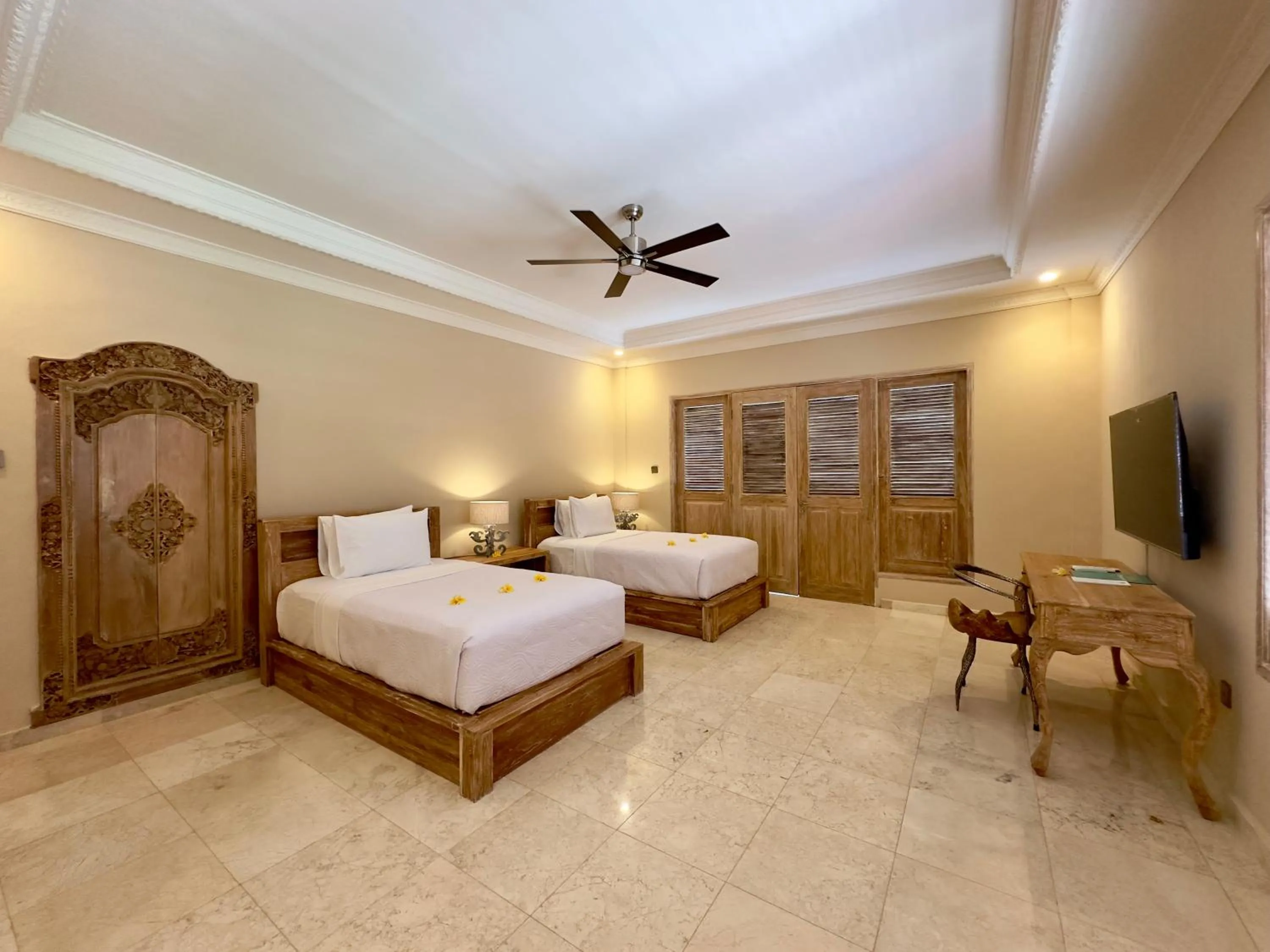 Photo of the whole room, Bed in Honeymoon Guesthouse