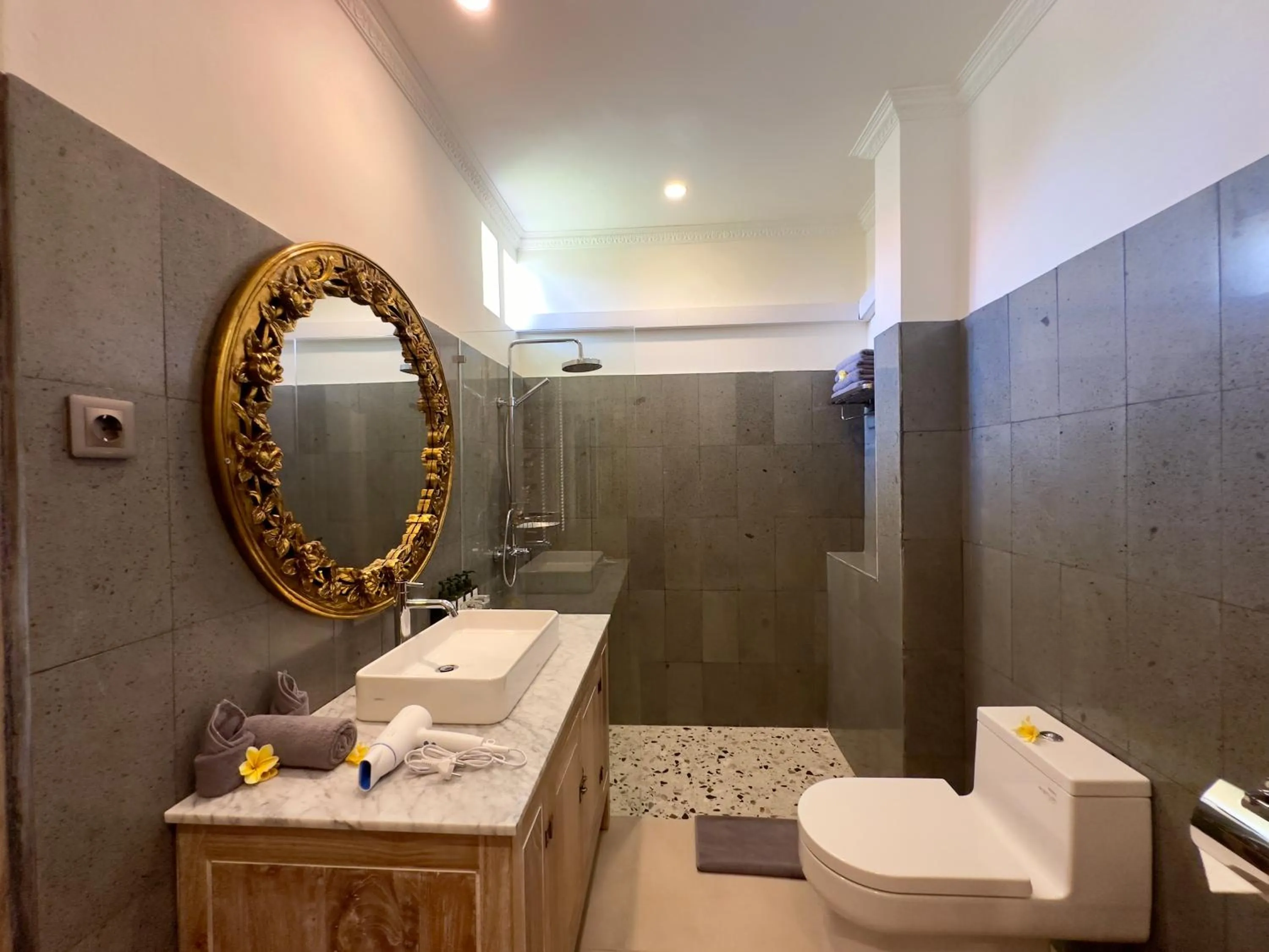 Bathroom in Honeymoon Guesthouse