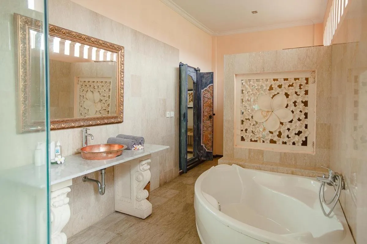 Bath in Honeymoon Guesthouse