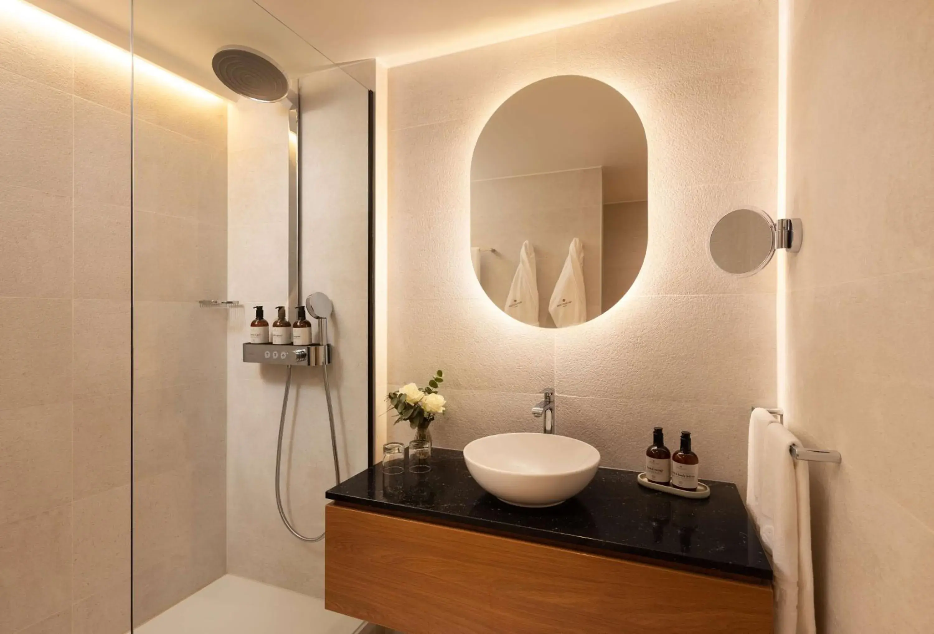 Family Room with Twin Extra Bed (2 Adults + 1 Child) in NH Collection Gent Family Room with Twin Extra Bed (2 Adults + 1 Child) in NH Collection Gent