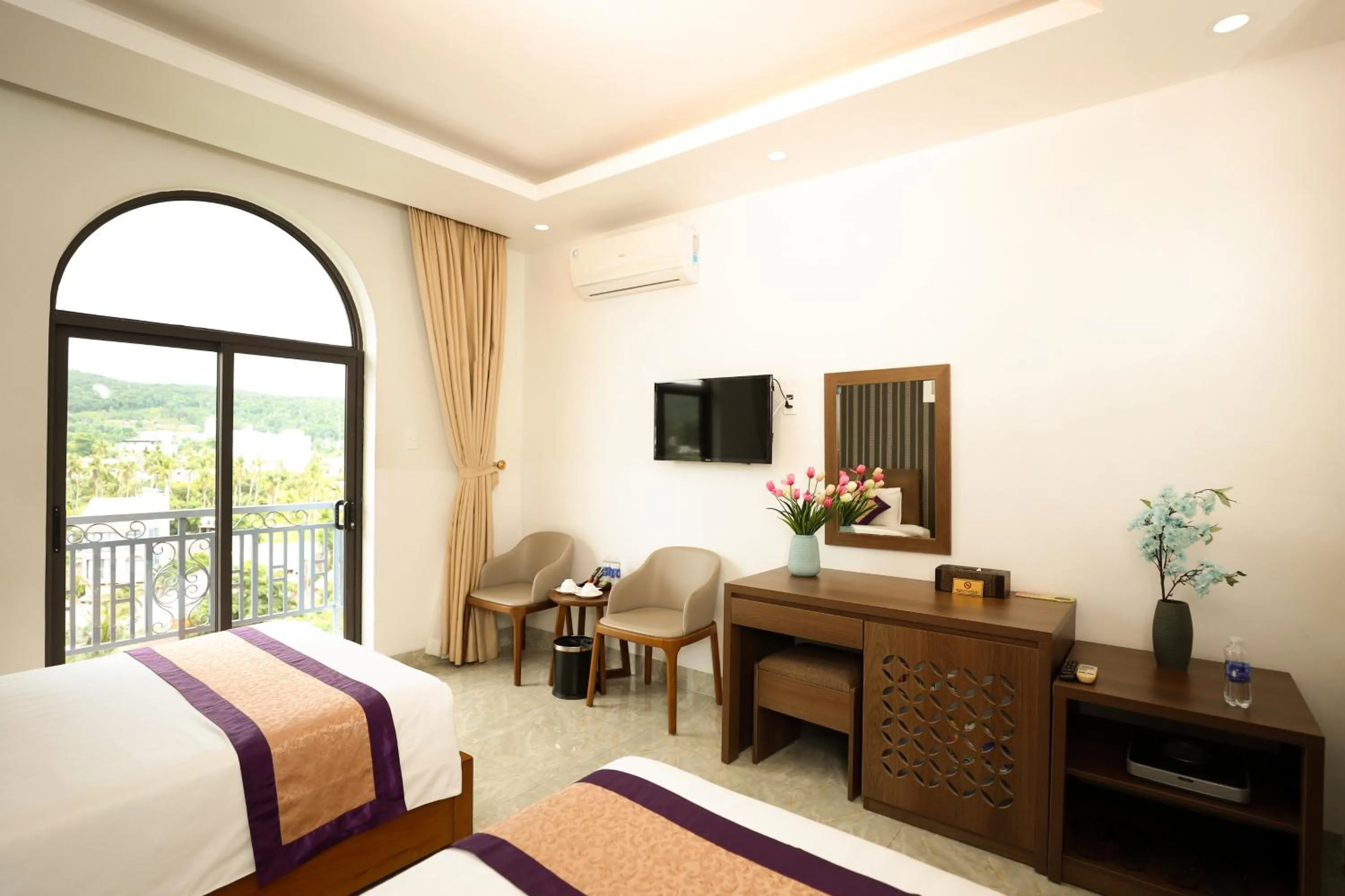 Communal lounge/ TV room, Bed in Luxor Boutique Hotel Phu Quoc