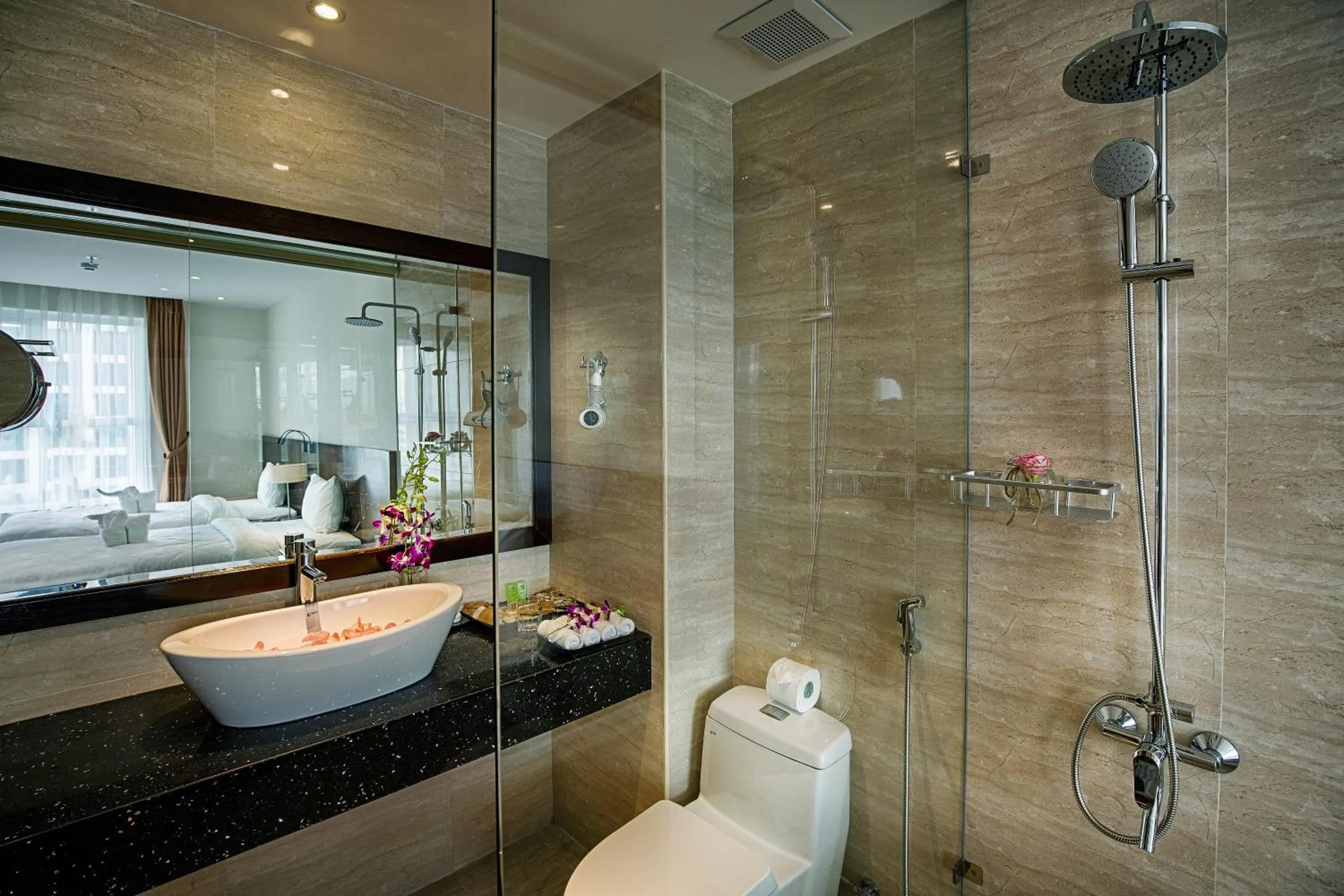 Shower in Sofia Suite Hotel & Spa Danang - Free Craft Beer and 20 minute Spa per room
