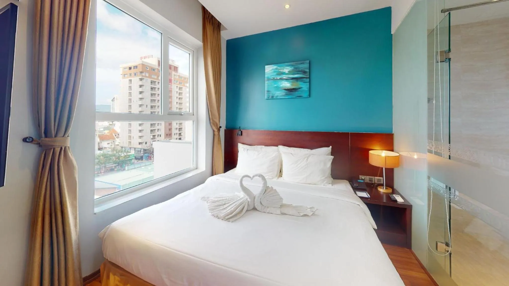 Bed in Sofia Suite Hotel & Spa Danang - Free Craft Beer and 20 minute Spa per room