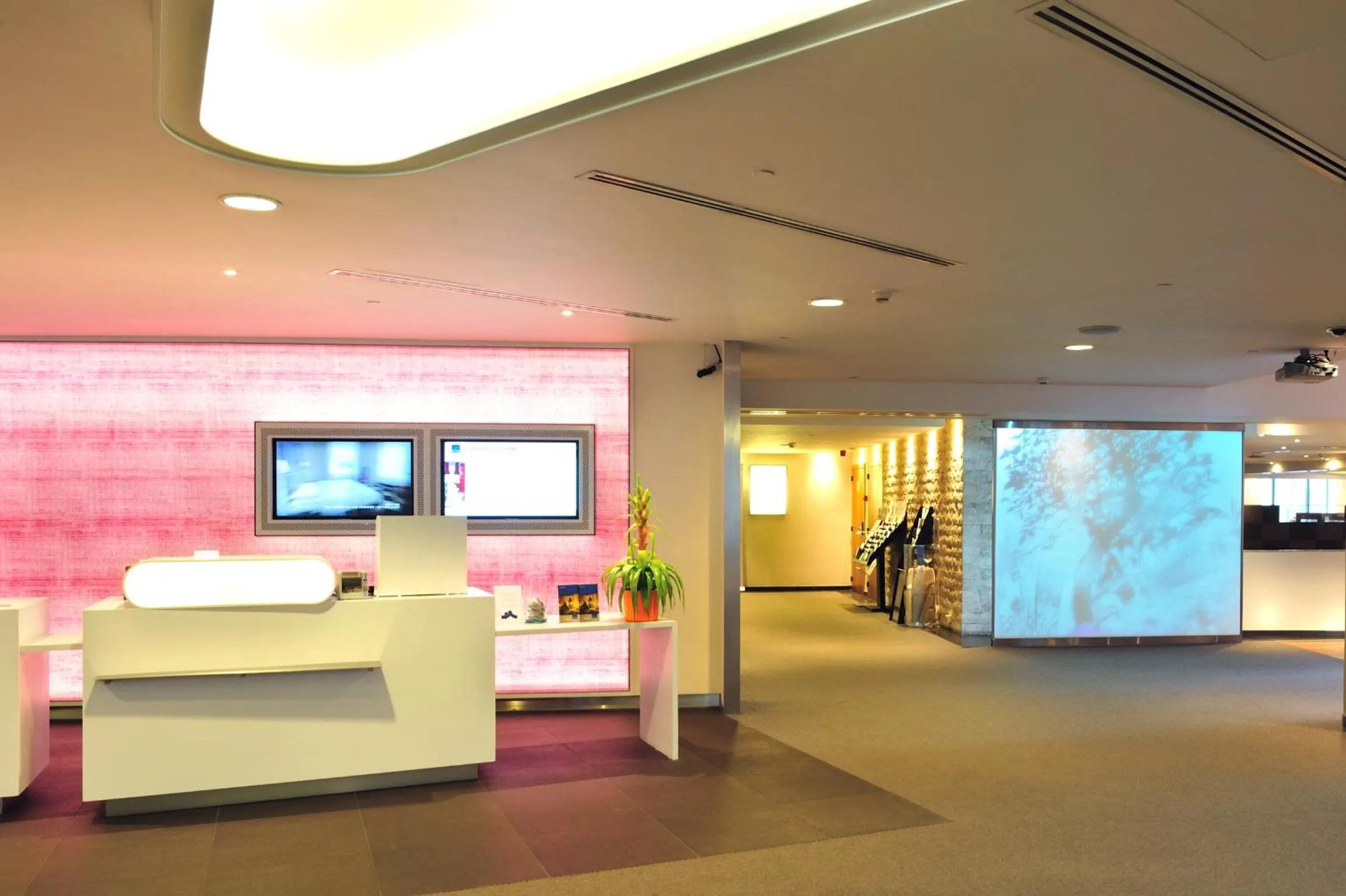 TV and multimedia in Novotel Brussels City Centre