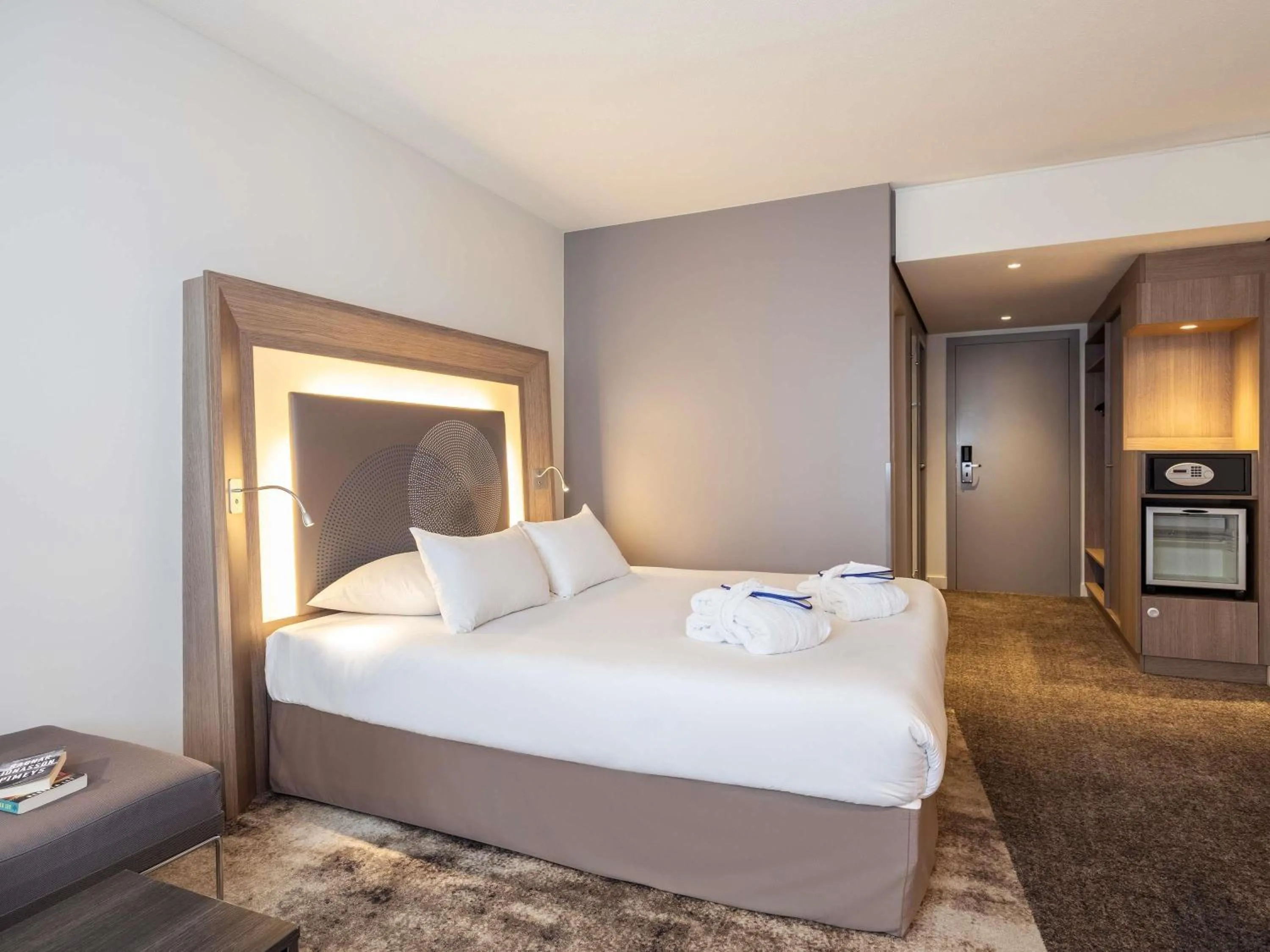 Bedroom, Bed in Novotel Brussels City Centre