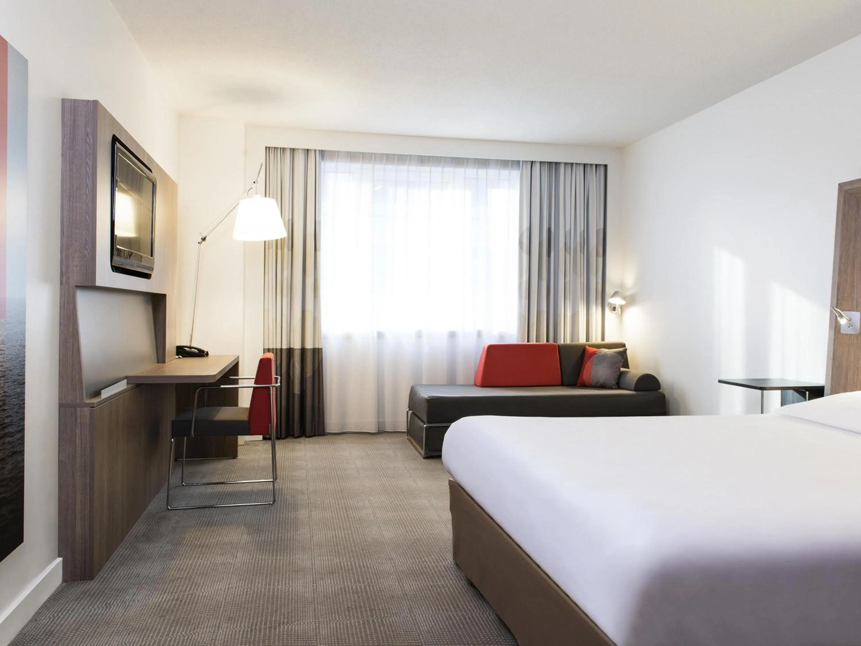 Bedroom, Bed in Novotel Brussels City Centre