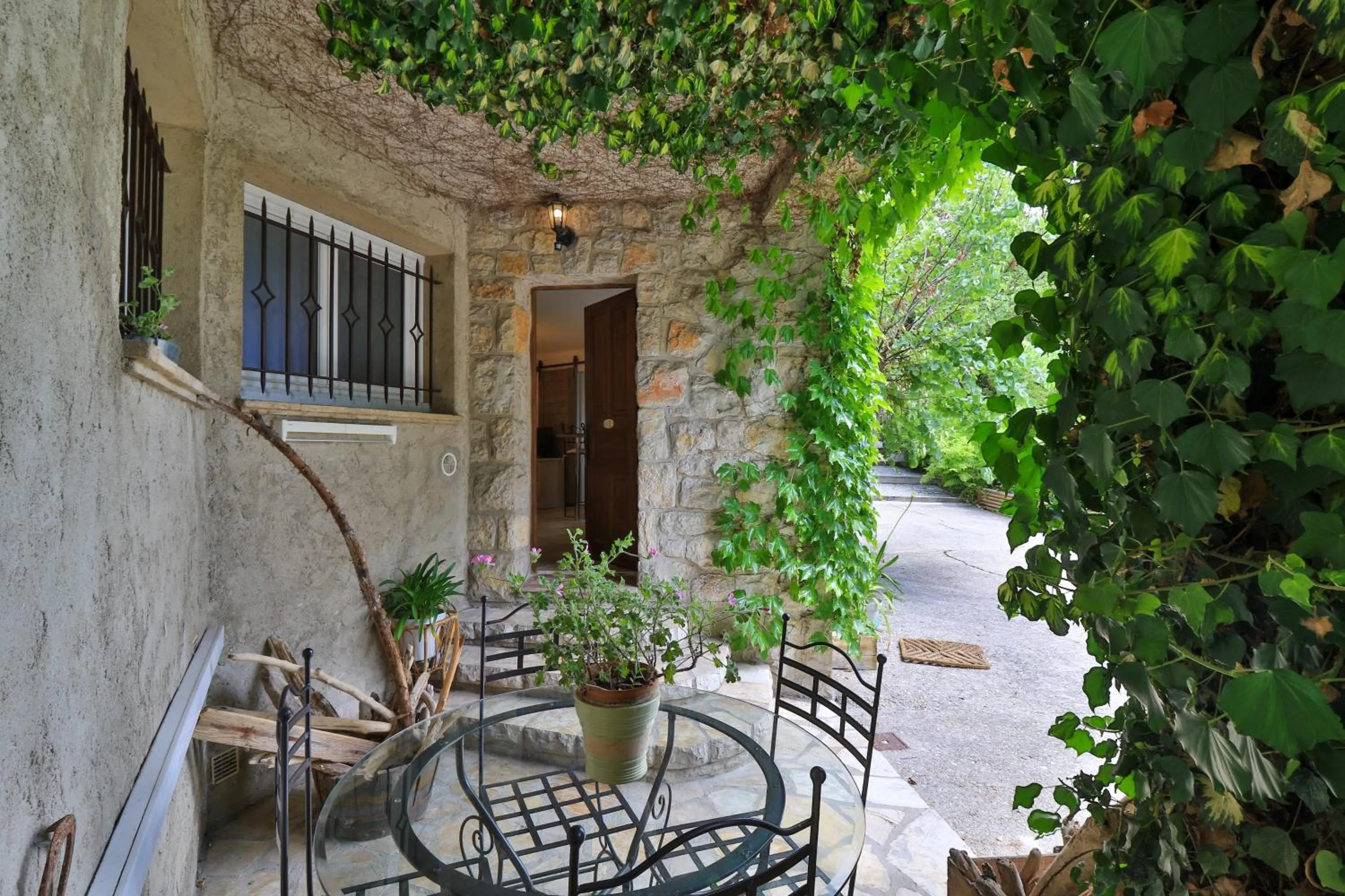 Patio in Le Mazet de Tourrettes