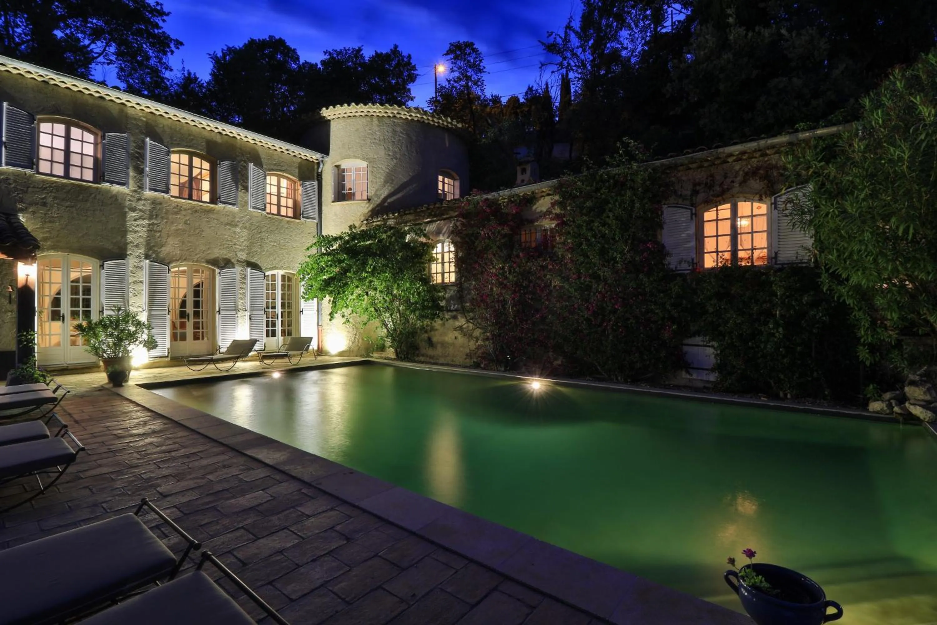 Facade/entrance in Le Mazet de Tourrettes