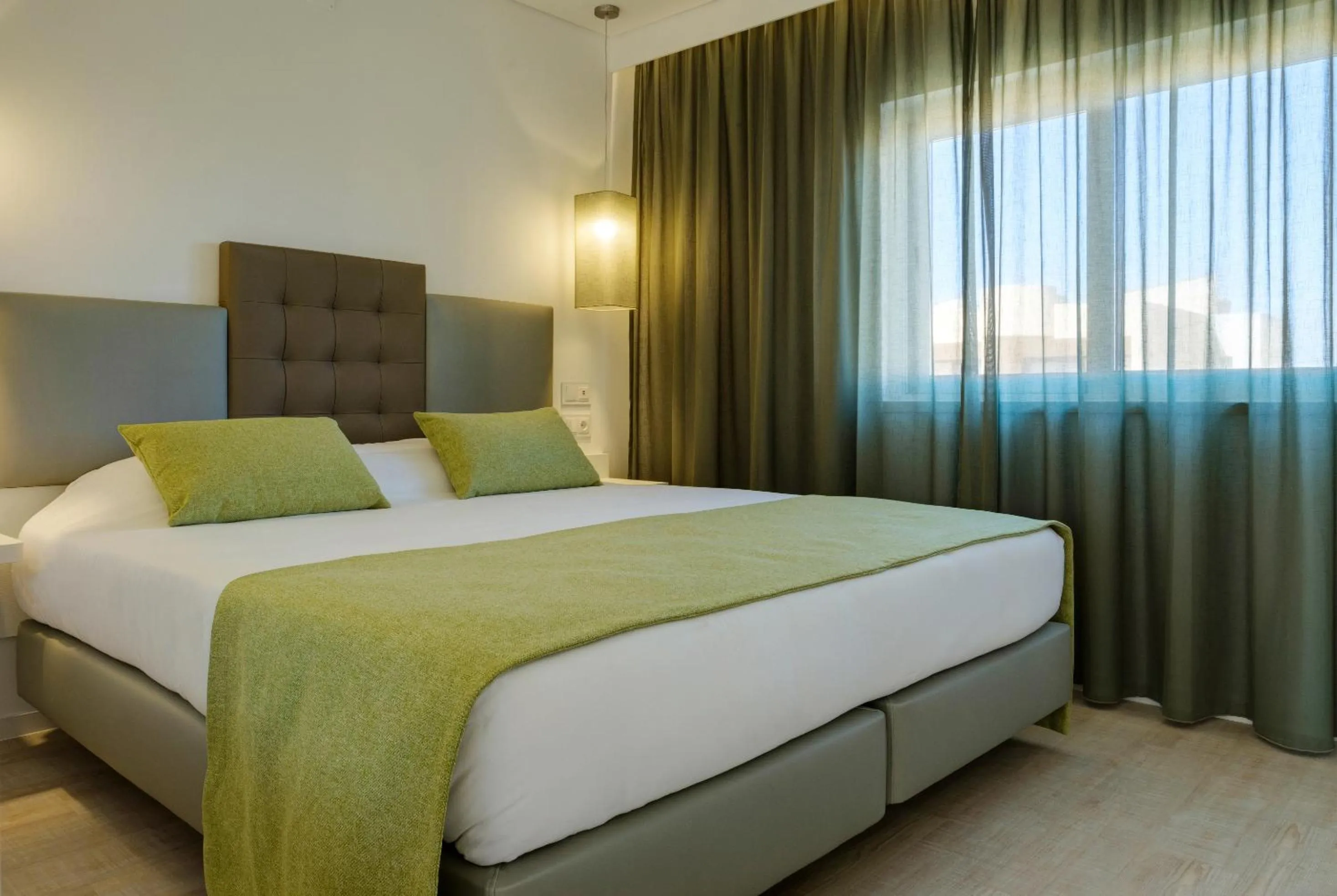 Bed in 3HB Falésia Garden