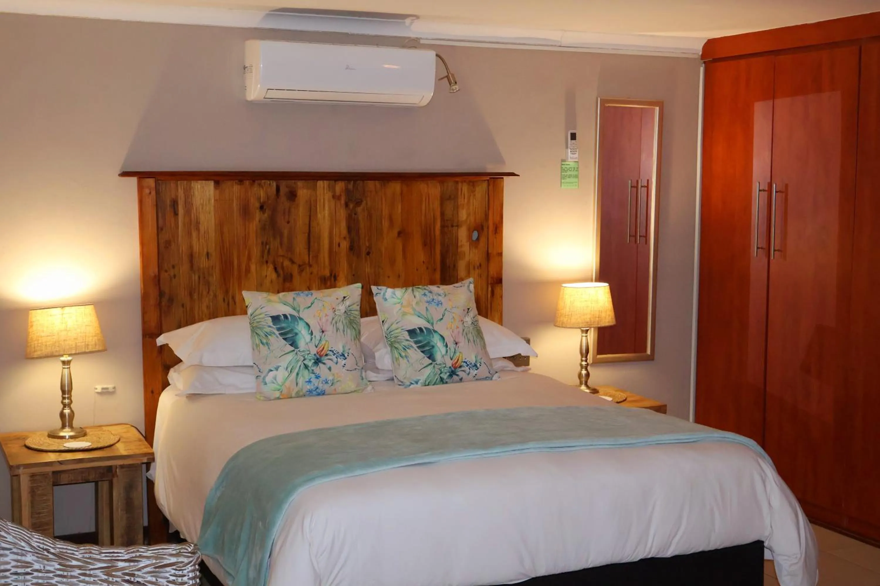 Bed in The Leopard Tree