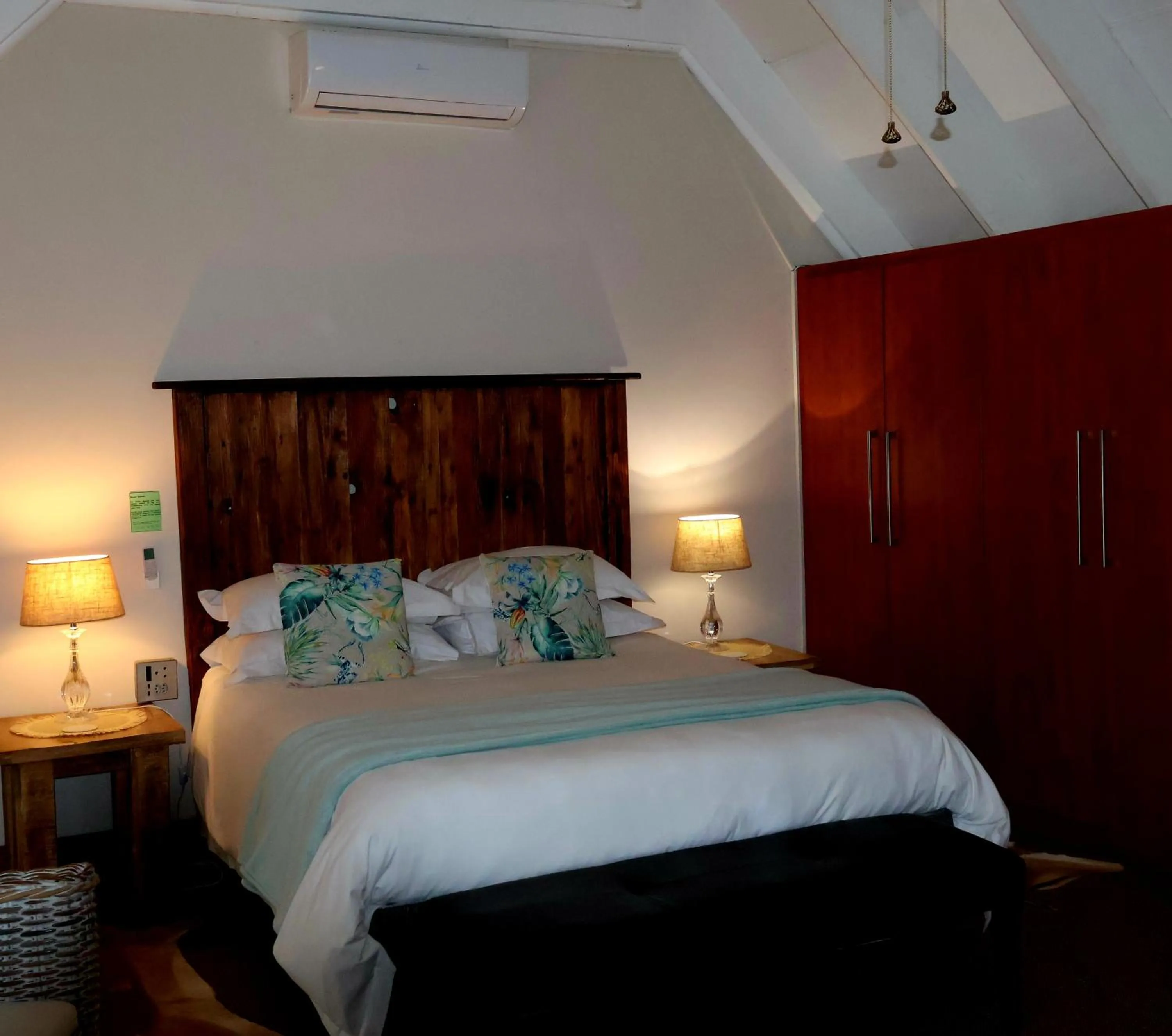 air conditioner, Bed in The Leopard Tree