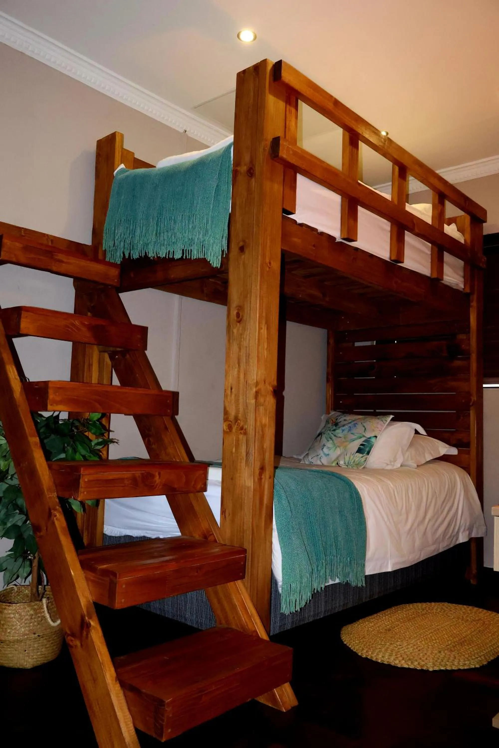 bunk bed, Bed in The Leopard Tree