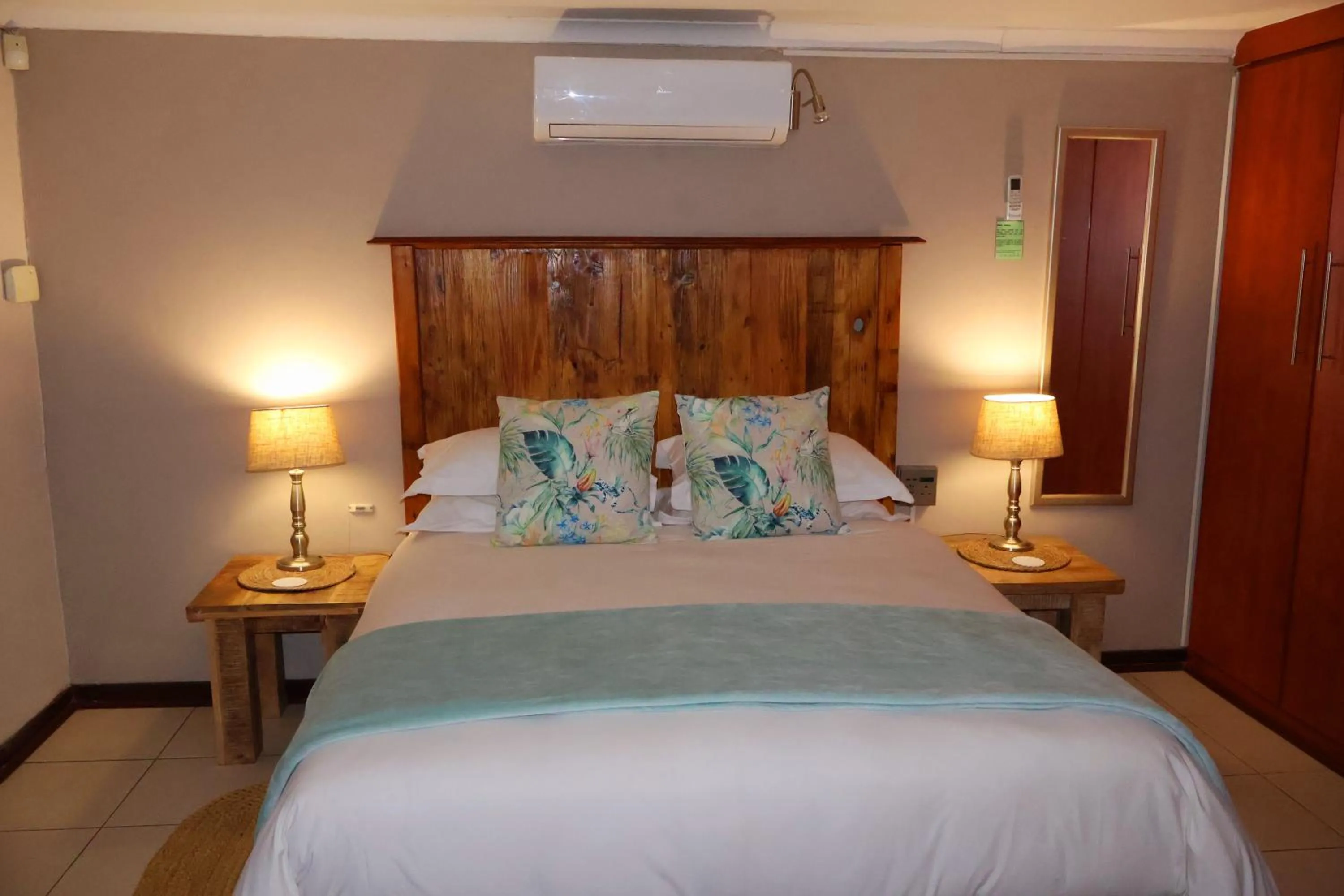 Bedroom, Bed in The Leopard Tree