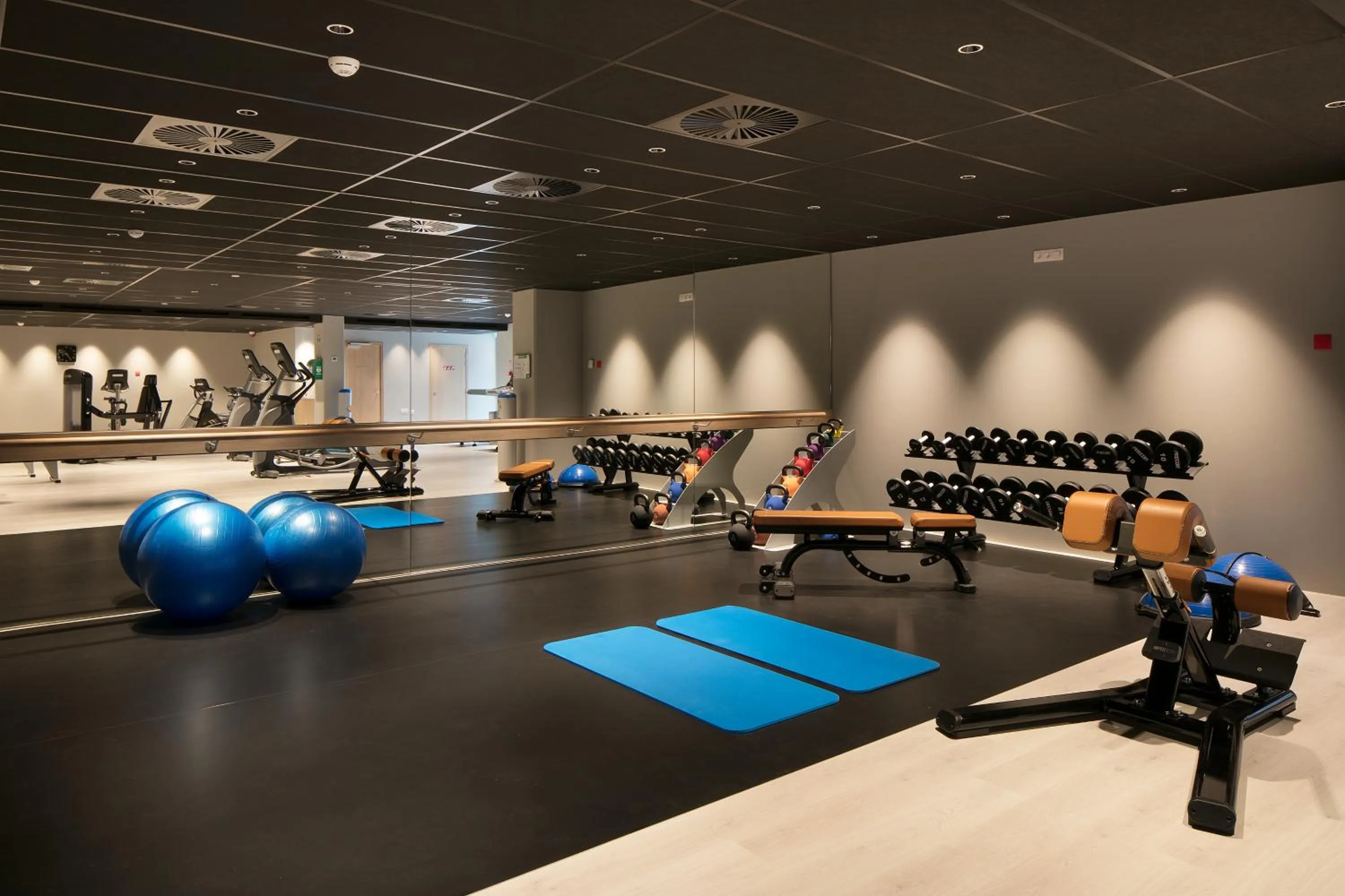 Fitness centre/facilities in Tangla Hotel Brussels