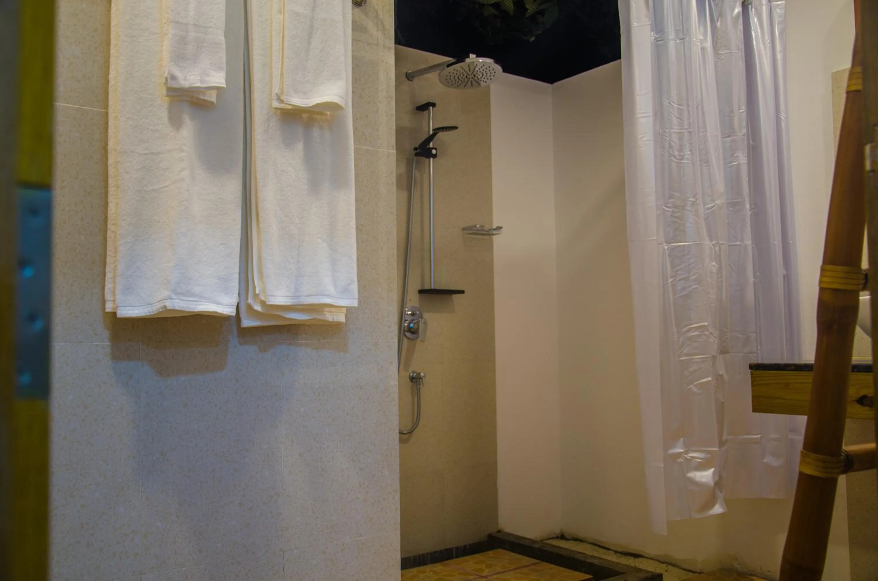 Shower in Holiday Garden Rasdhoo