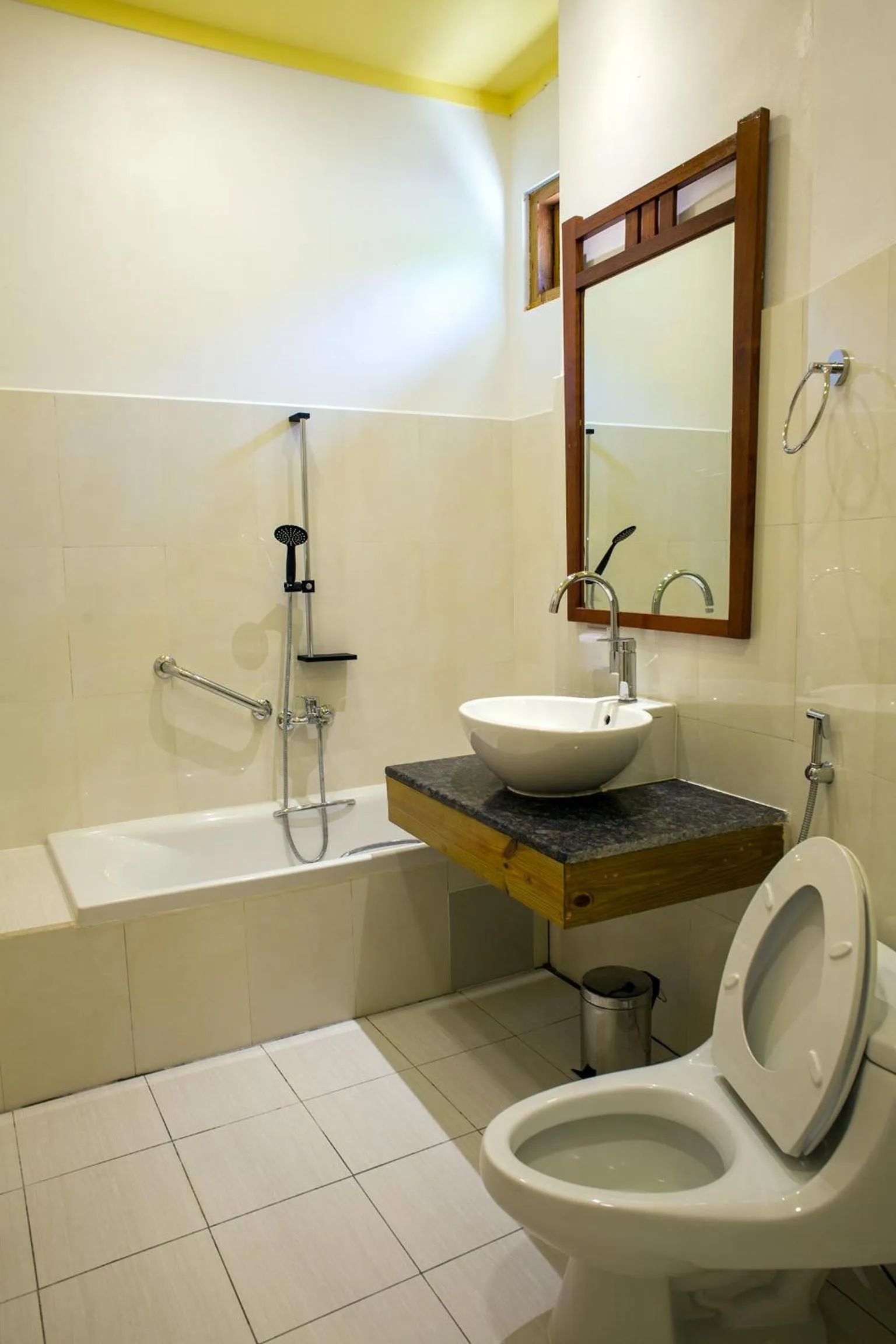 Shower in Holiday Garden Rasdhoo