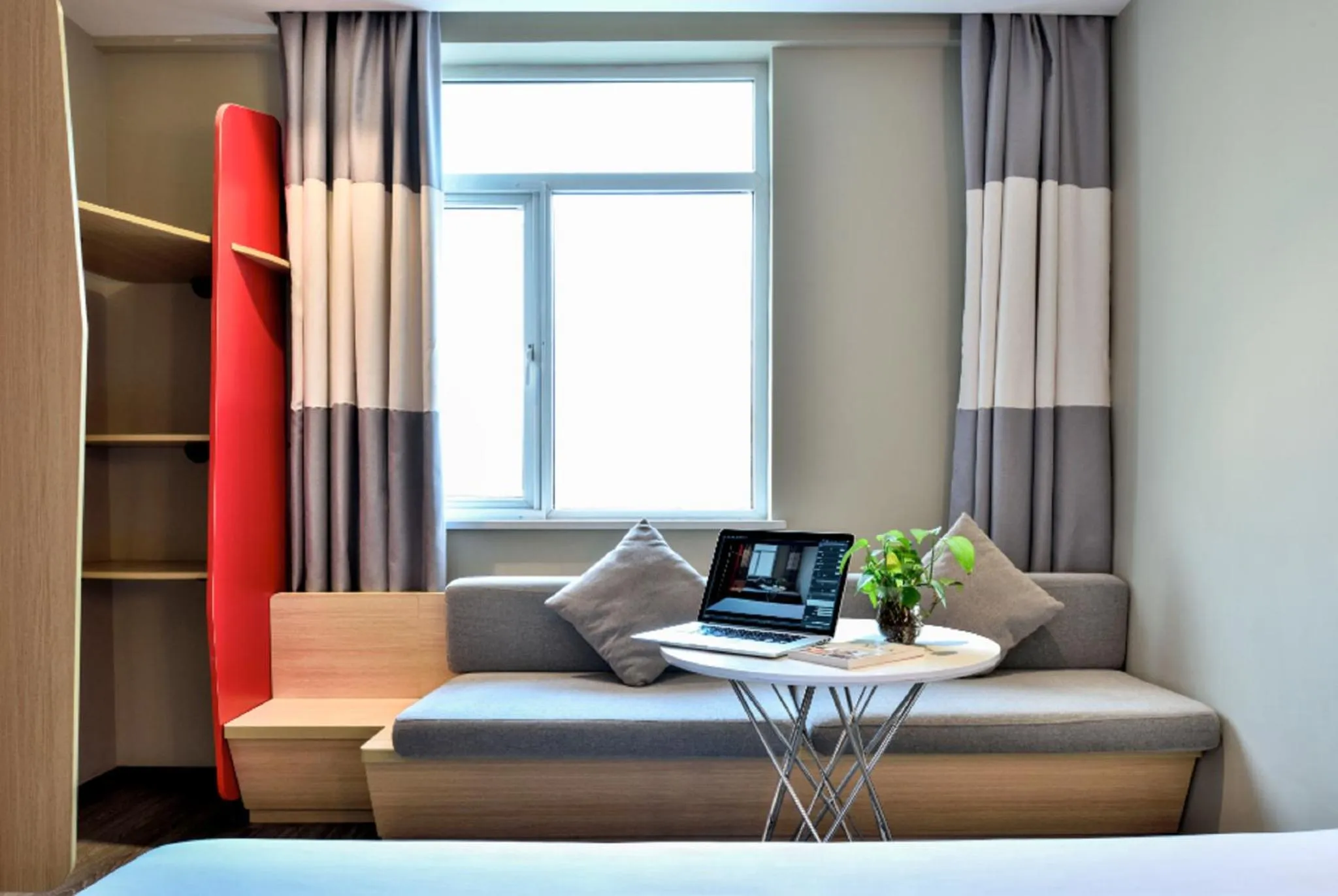 Bedroom, Seating Area in Ibis Shanghai New Hongqiao