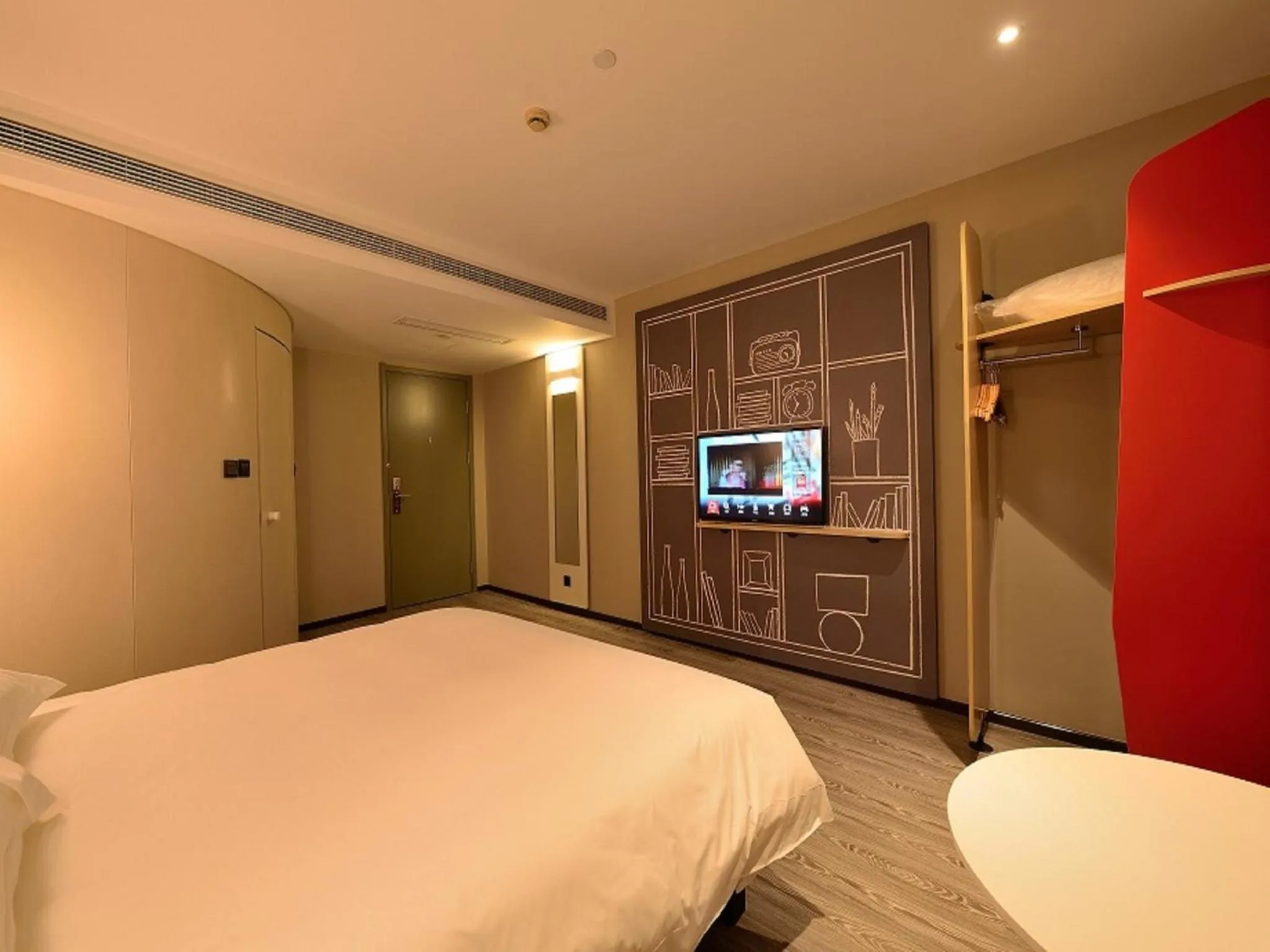 Bedroom, TV/Entertainment Center in Ibis Shanghai New Hongqiao