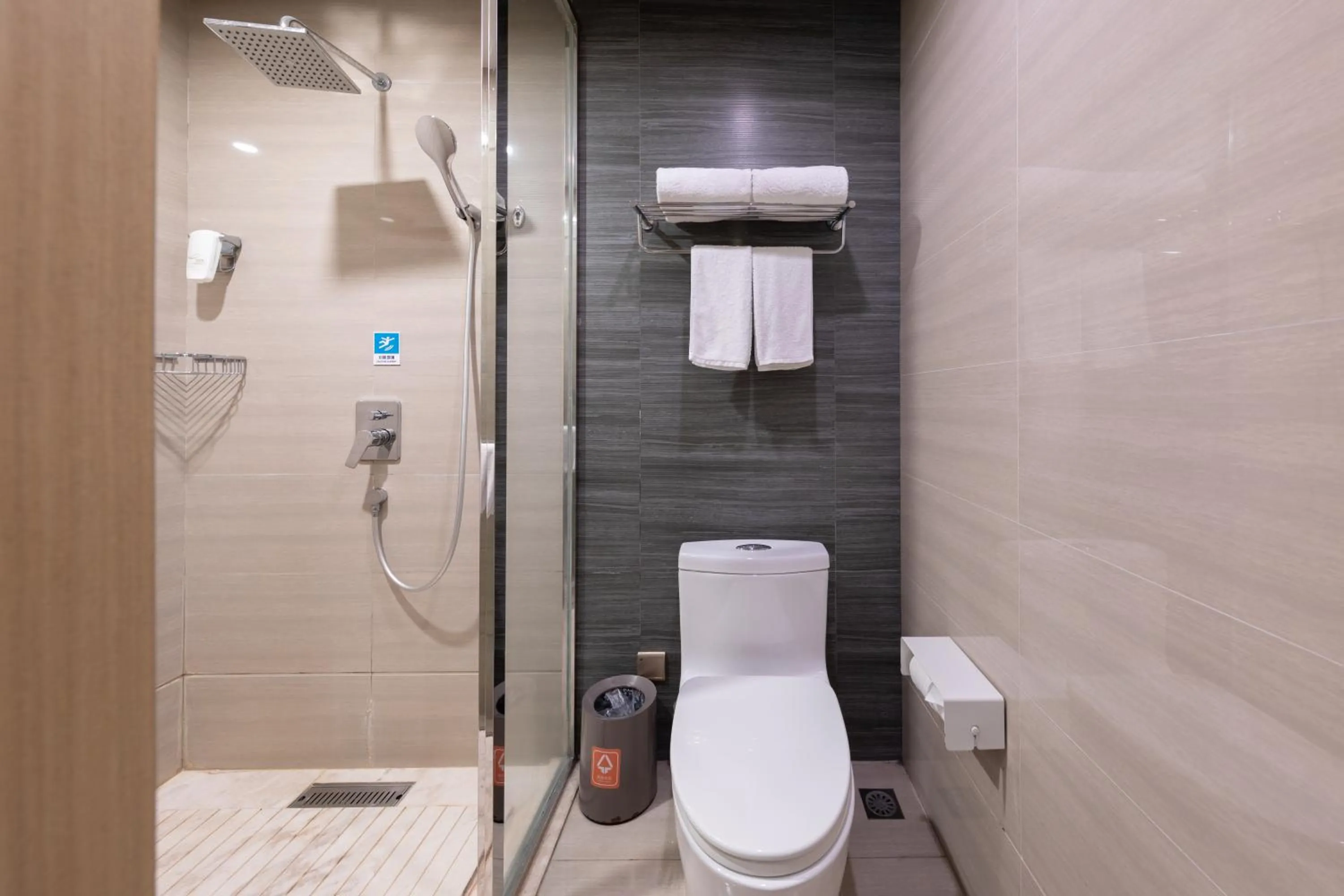 Bathroom in Ibis Styles XM Zhongshan Hotel