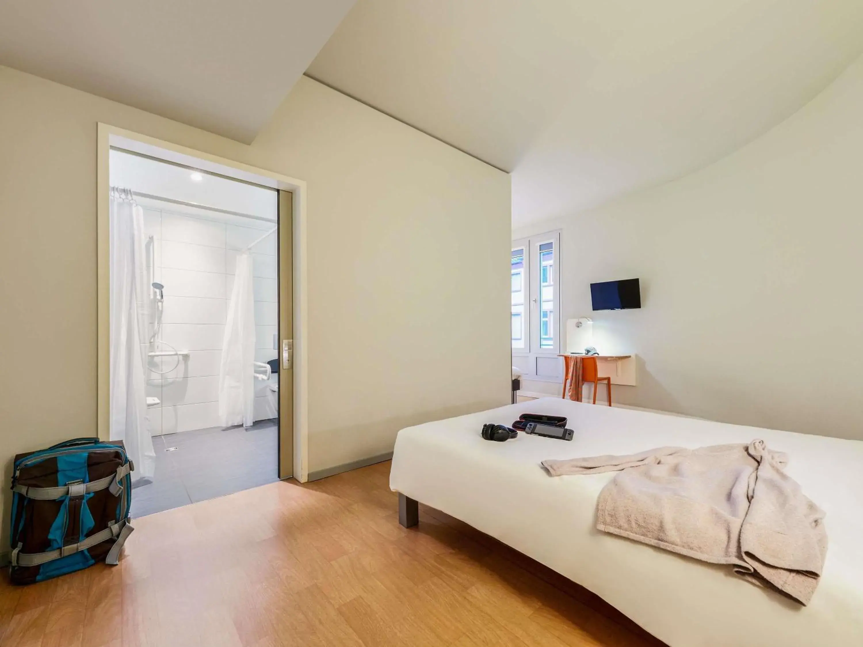 Standard Adapted Room with double bed - single occupancy in ibis budget Frankfurt City Ost Standard Adapted Room with double bed - single occupancy in ibis budget Frankfurt City Ost