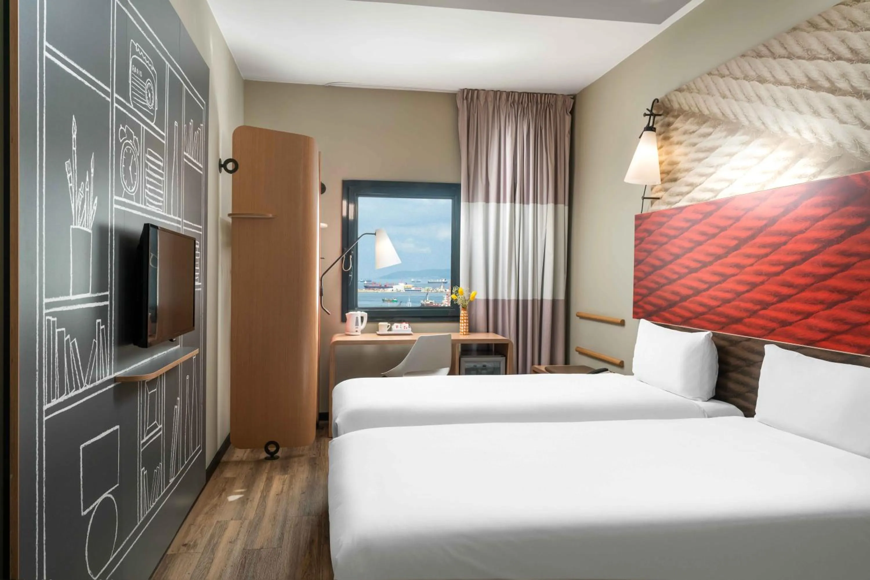 Bed in Ibis Istanbul Tuzla Hotel