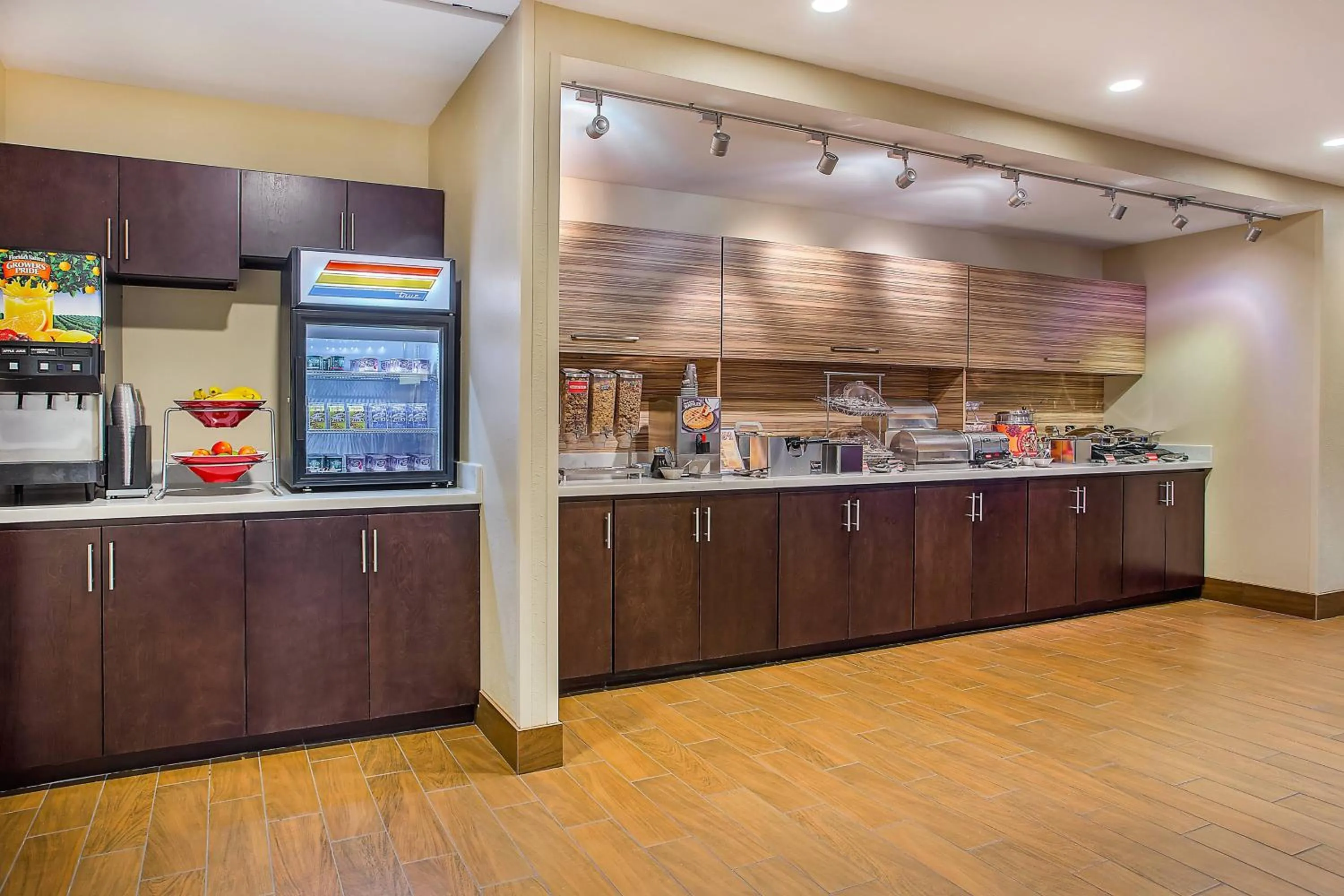 Breakfast in TownePlace Suites by Marriott Cookeville
