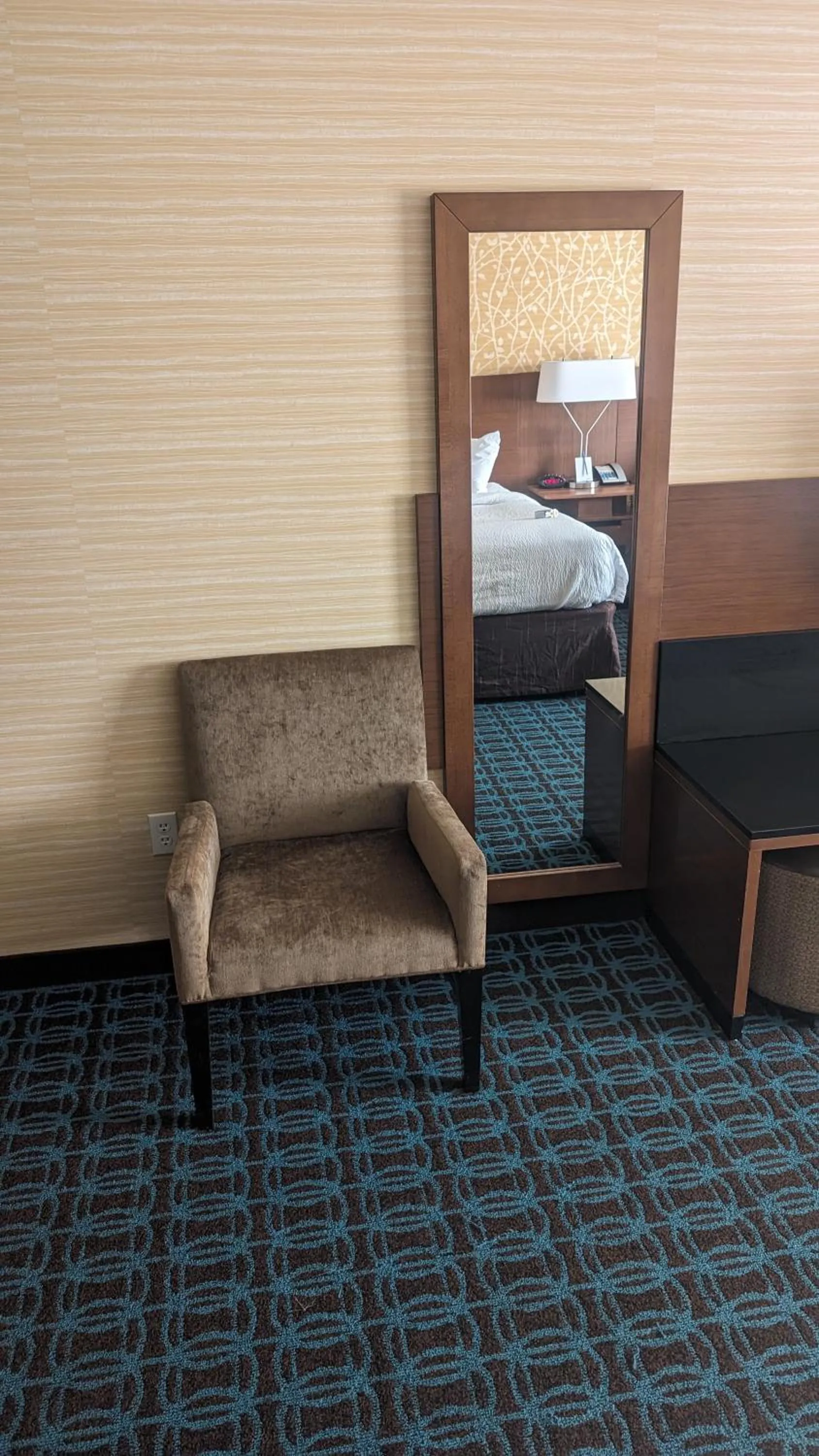 Seating area, Bed in Fairfield Inn & Suites by Marriott Detroit Troy