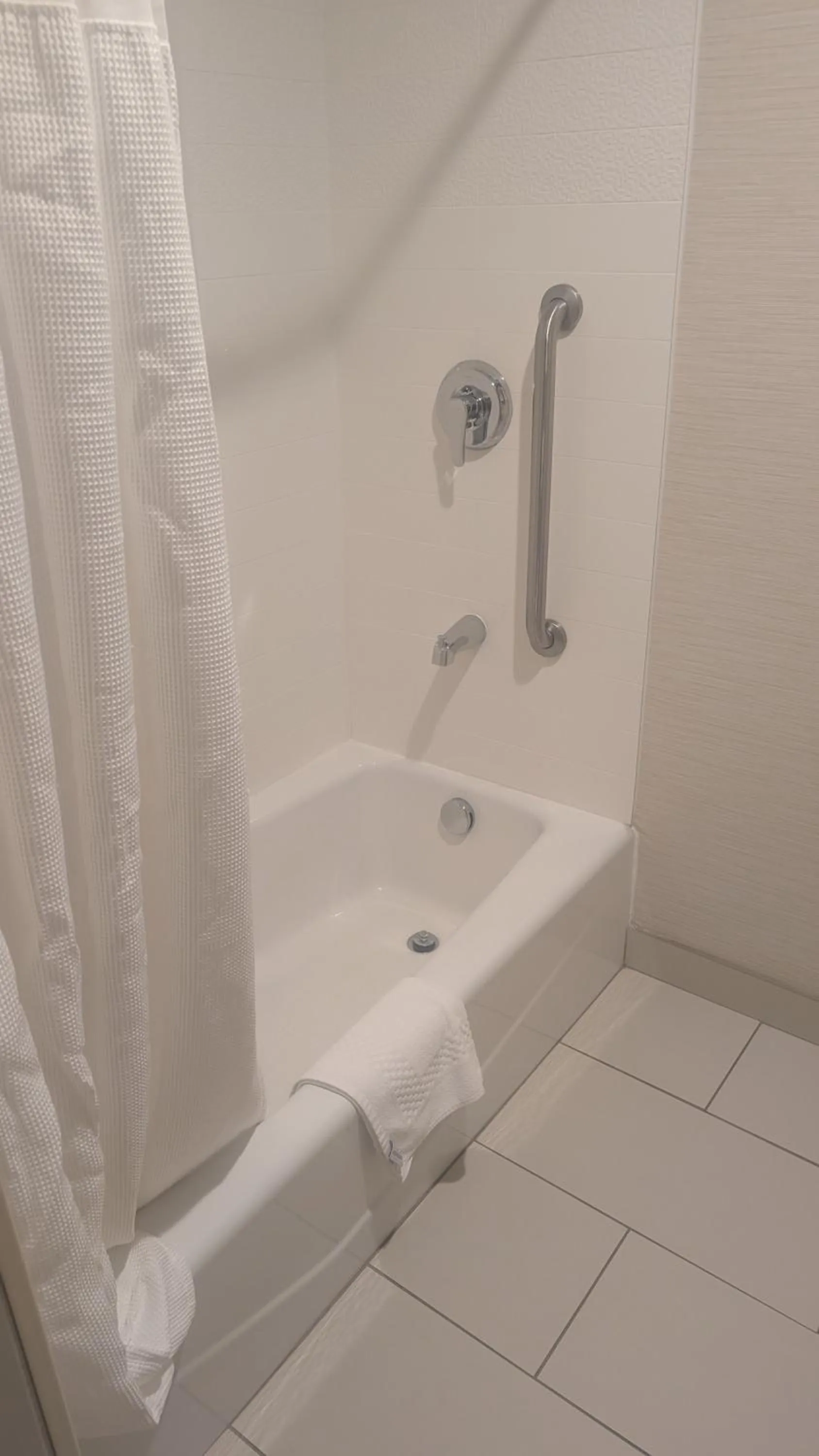 Bath in Fairfield Inn & Suites by Marriott Detroit Troy