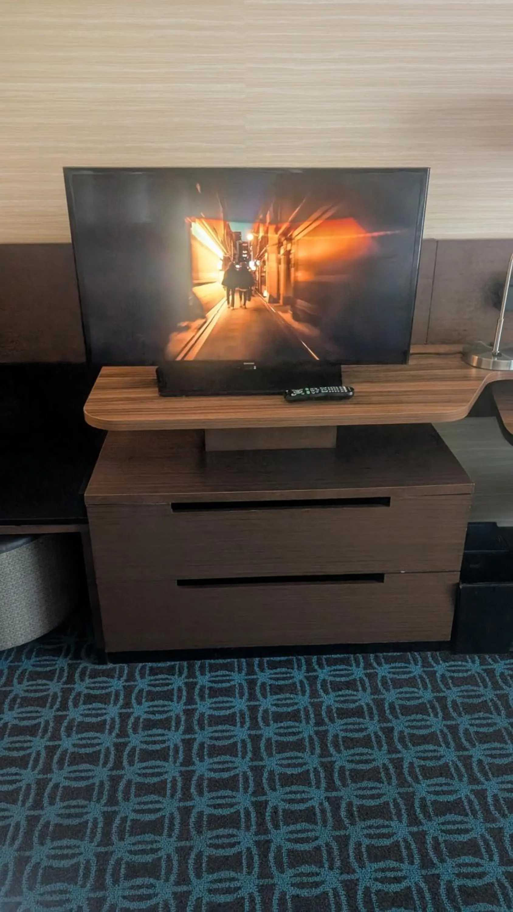 TV and multimedia in Fairfield Inn & Suites by Marriott Detroit Troy