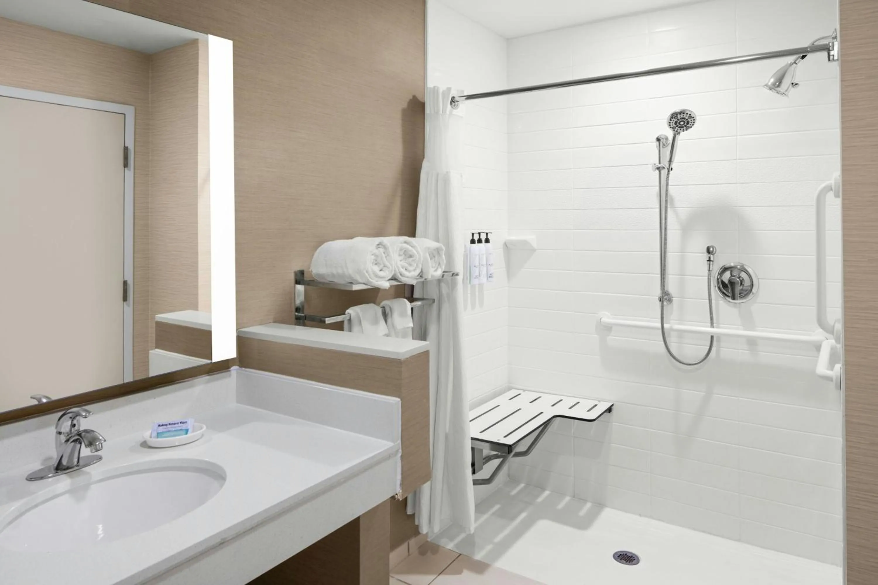 Bathroom in Fairfield Inn & Suites by Marriott Richmond Ashland